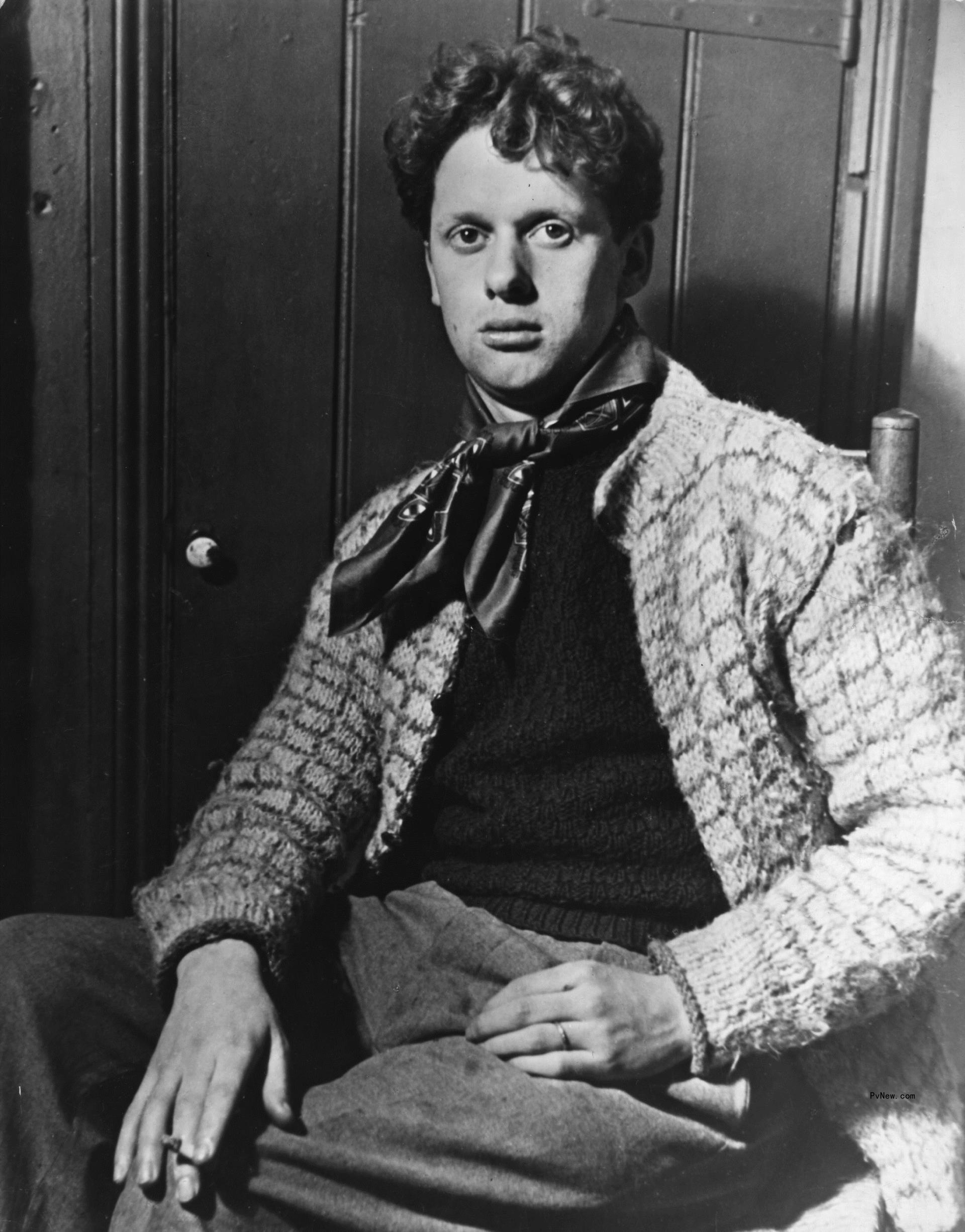 A black-and-white photo of Dylan Thomas.