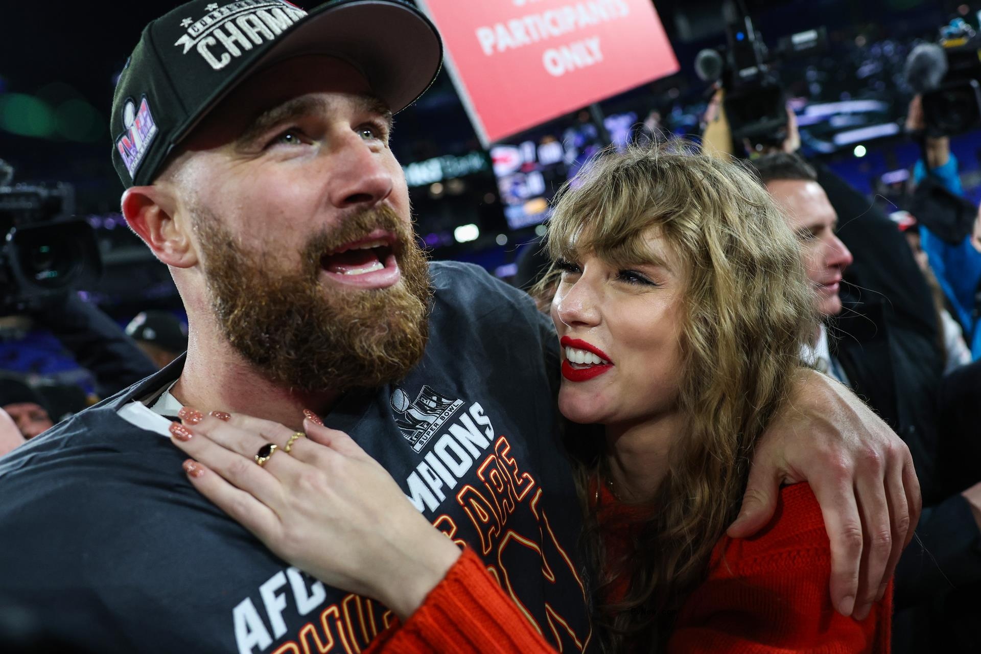 Travis Kelce and Taylor Swift after the 2024 AFC Champio<i></i>nship Game.