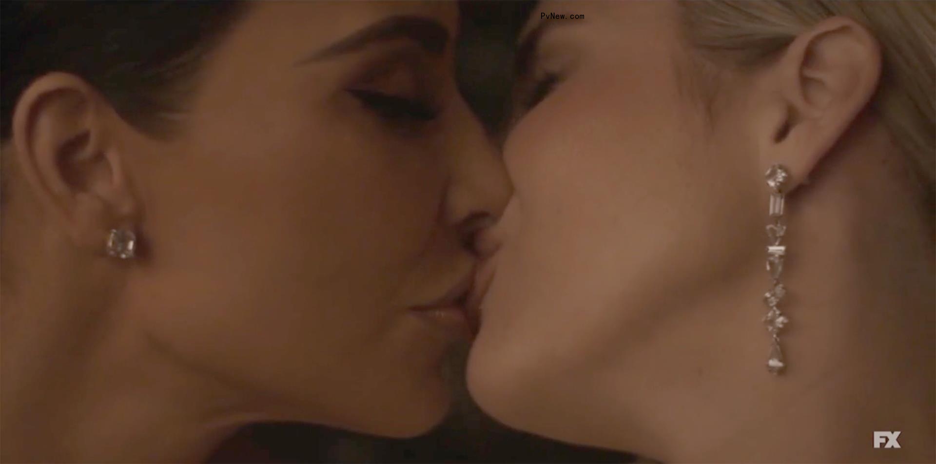 Kim Kardashian and Emma Roberts kissing 