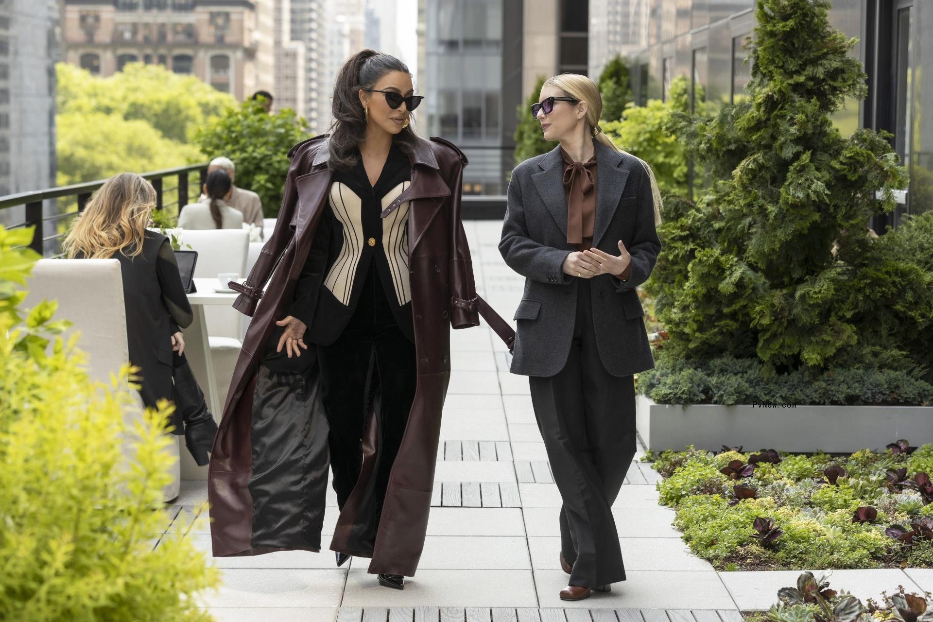 Kim Kardashian and Emma Roberts in 