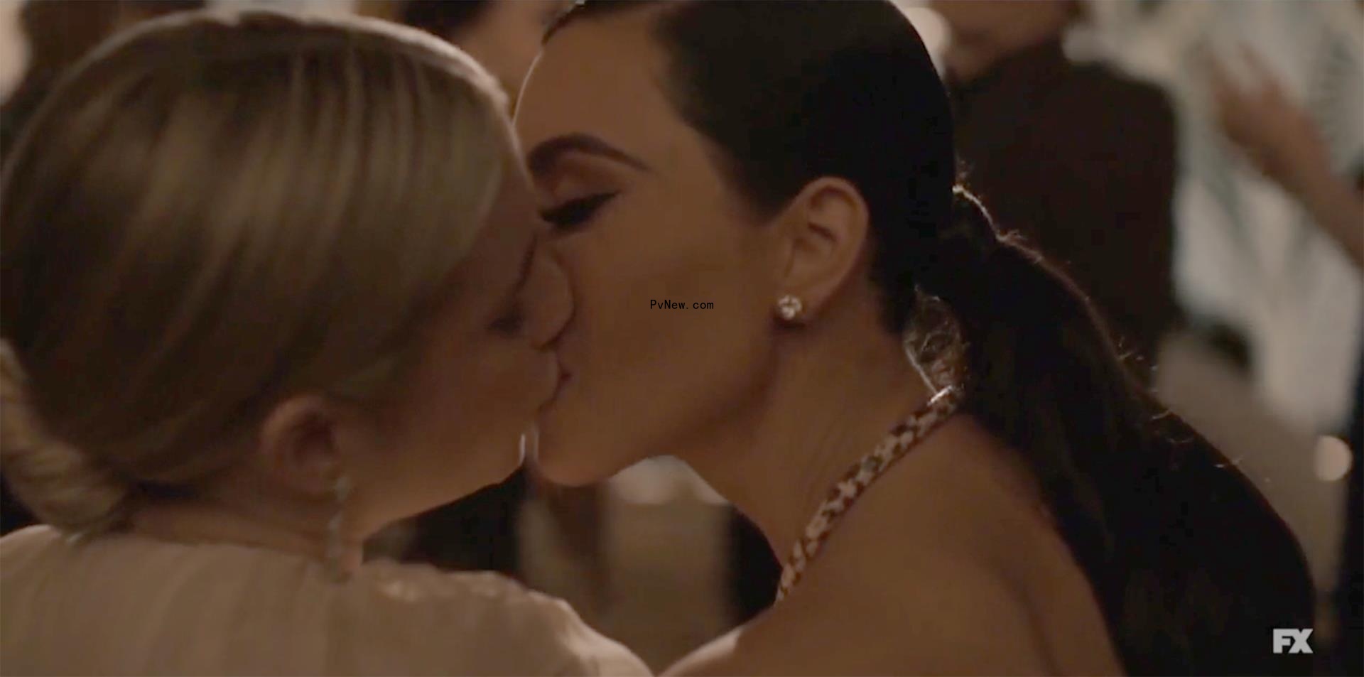 Kim Kardashian and Emma Roberts kissing 