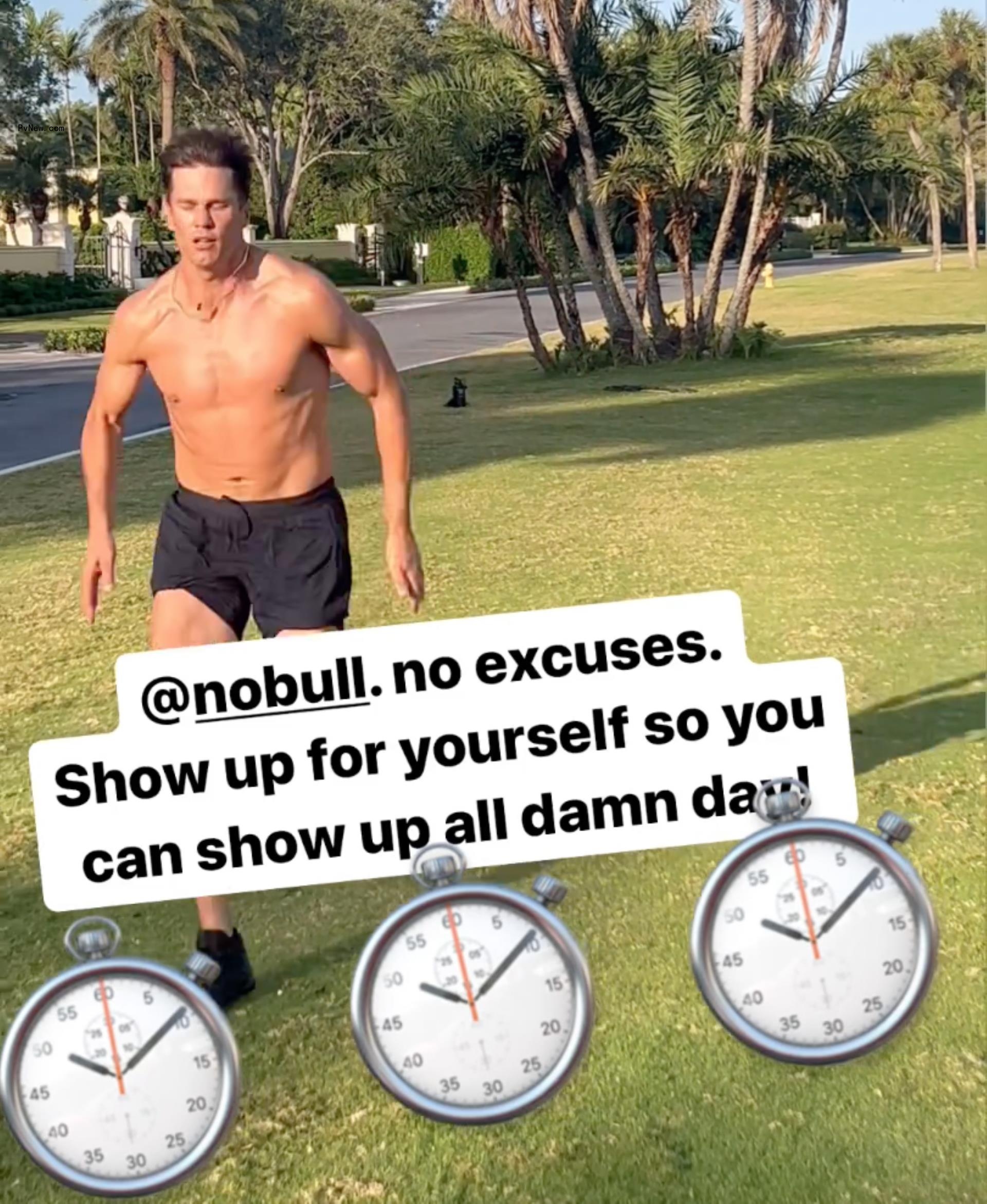 shirtless tom brady sprinting