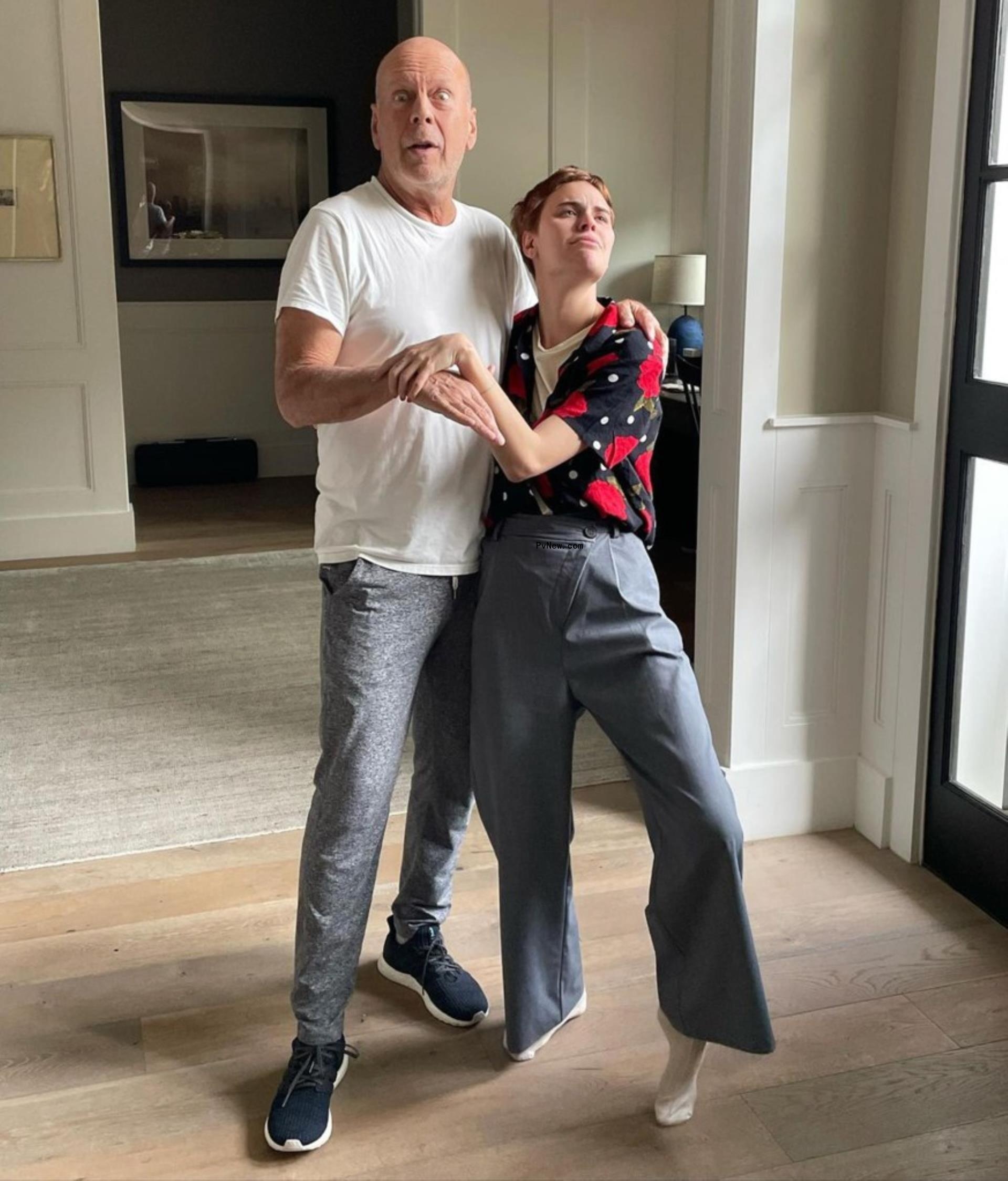 Bruce Willis and Tallulah Willis pose