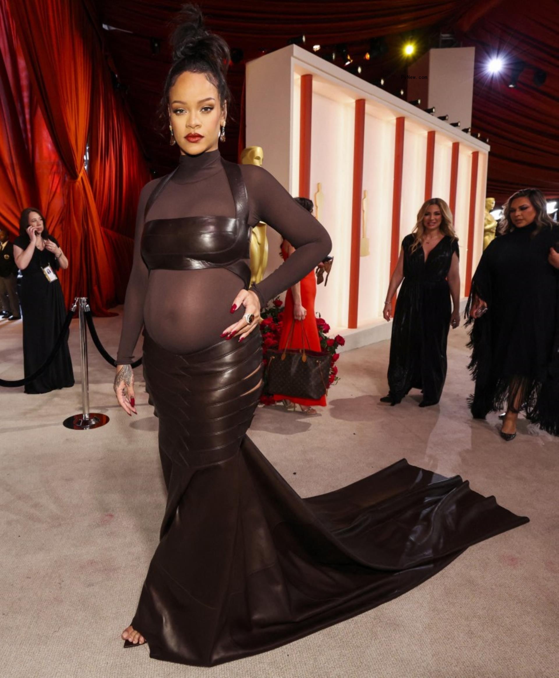 Rihanna pregnant