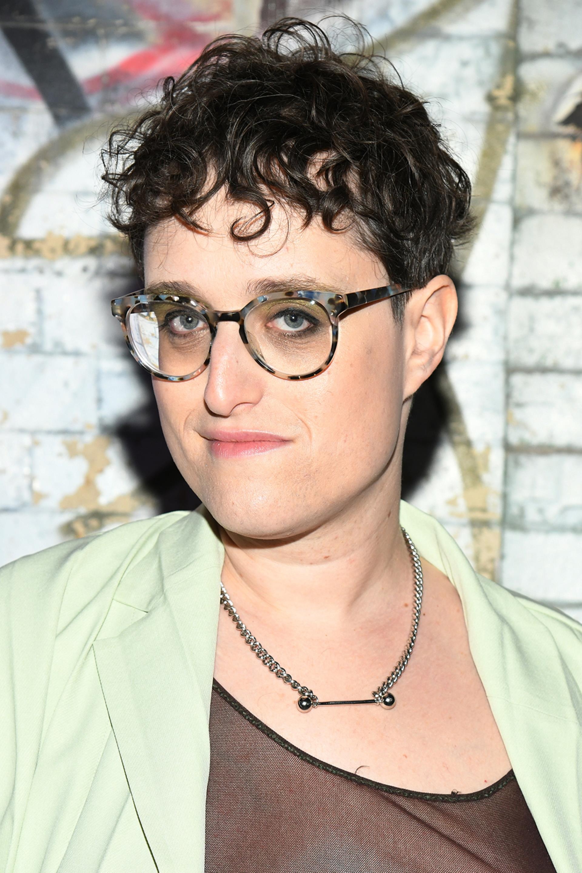 ‘I Saw the TV Glow’: Jane Schoenbrun on Why Trans Stories Don’t Need to Explain Themselves and How Directing Is Just ‘Angry Sex Between Art and Commerce’