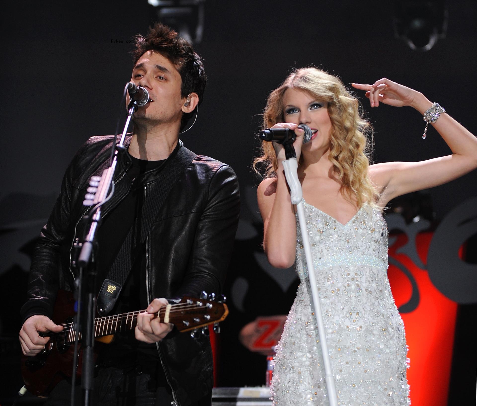 John Mayer and Taylor Swift performing together