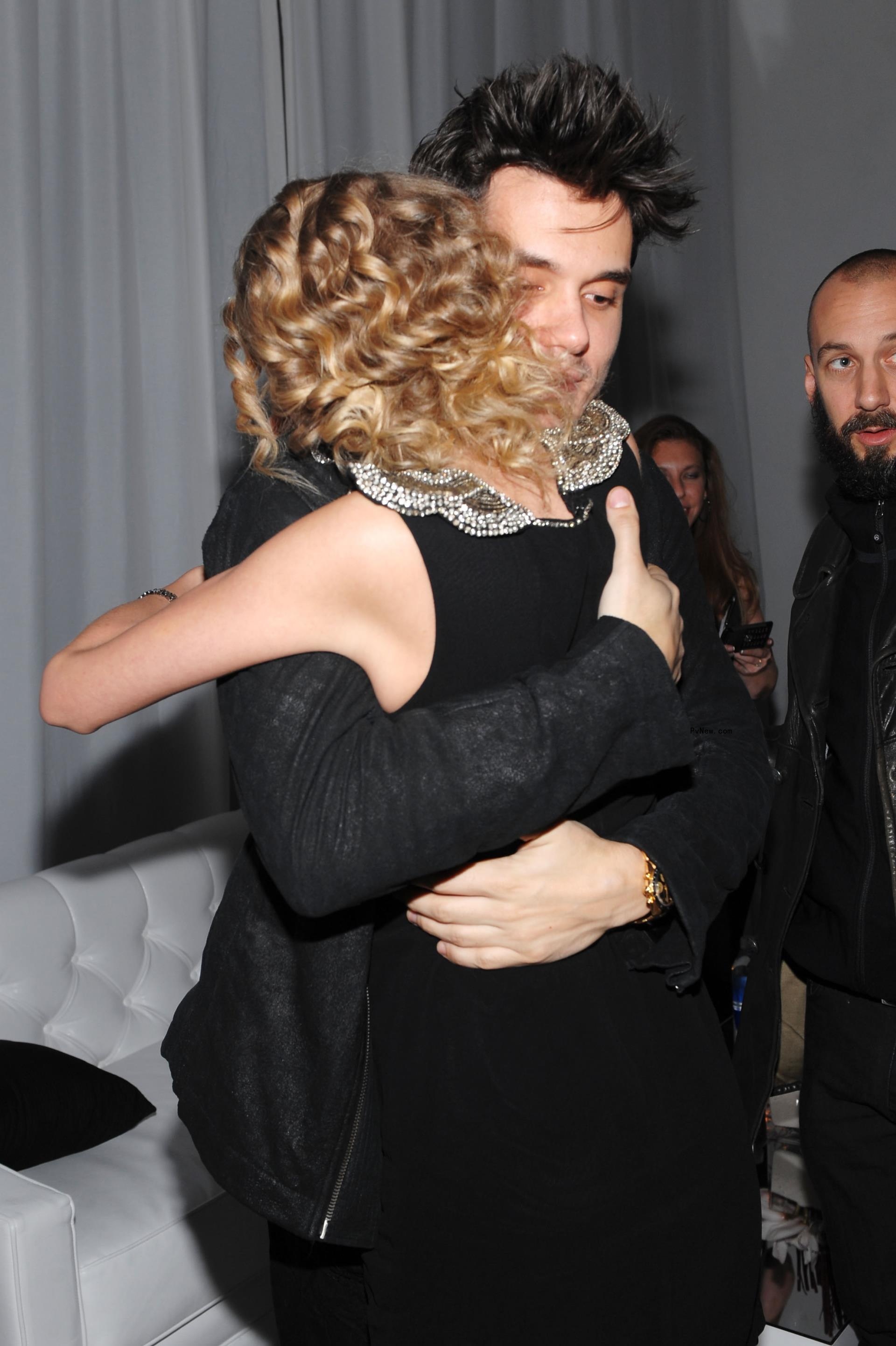 Taylor Swift and John Mayer hugging