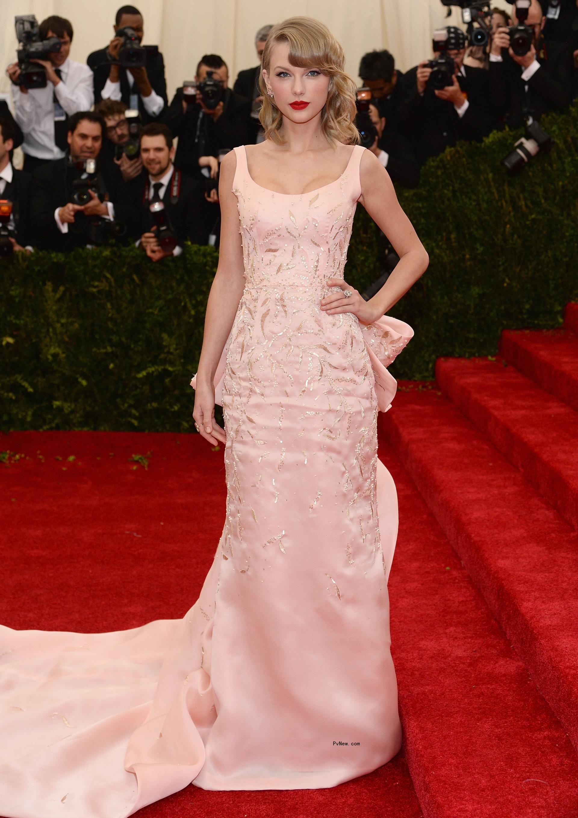 Taylor Swift at the 2014 Met Gala