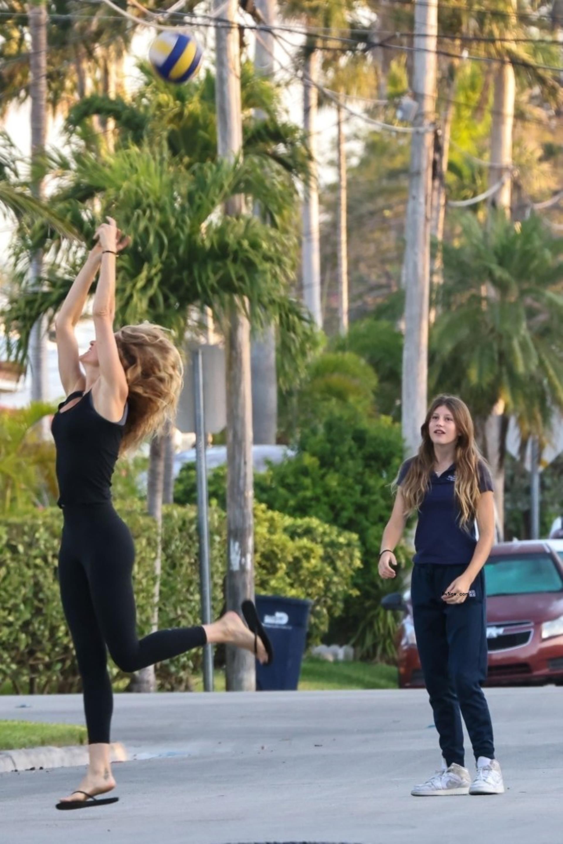 Gisele Bündchen with her daughter Vivian