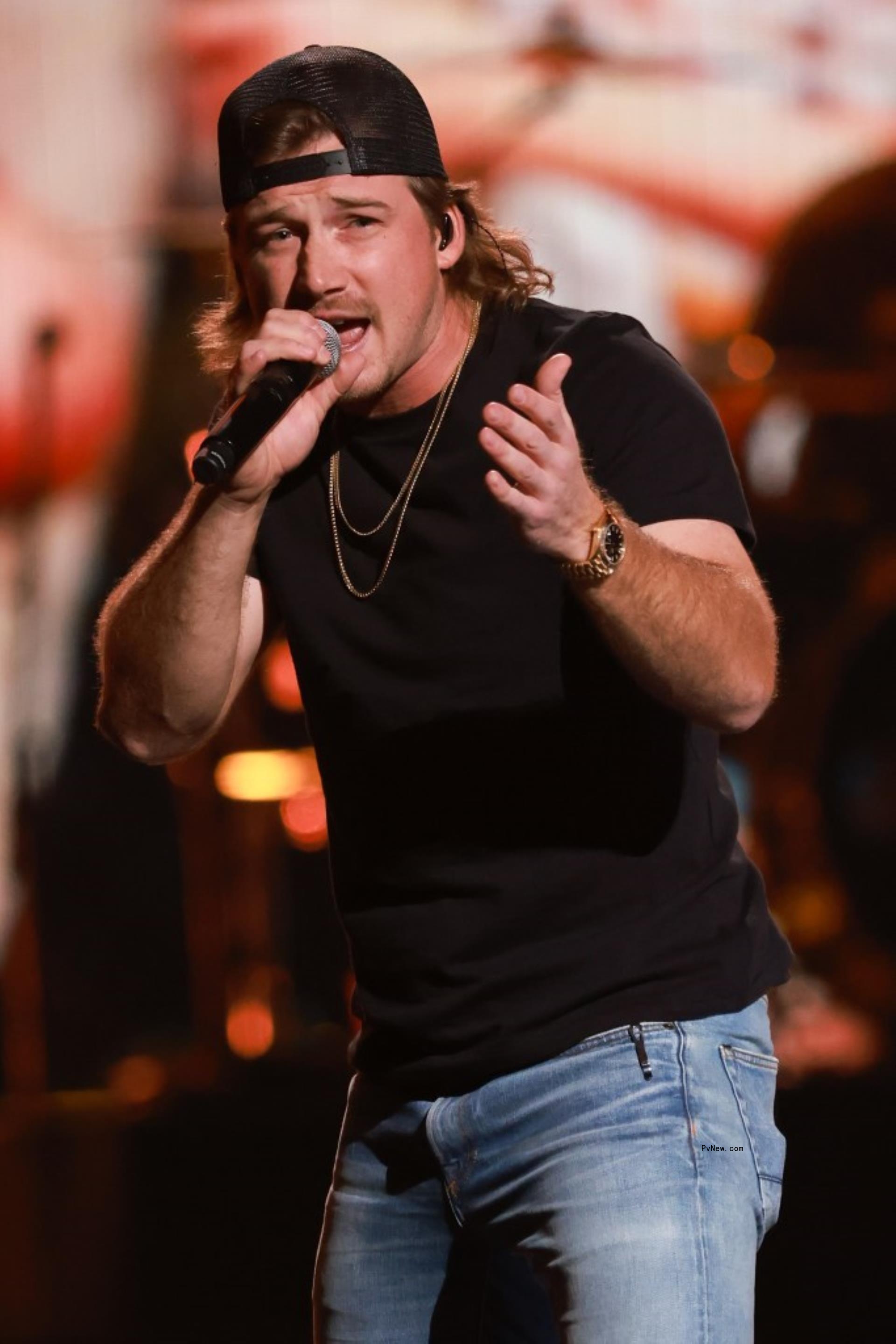 Morgan Wallen performing