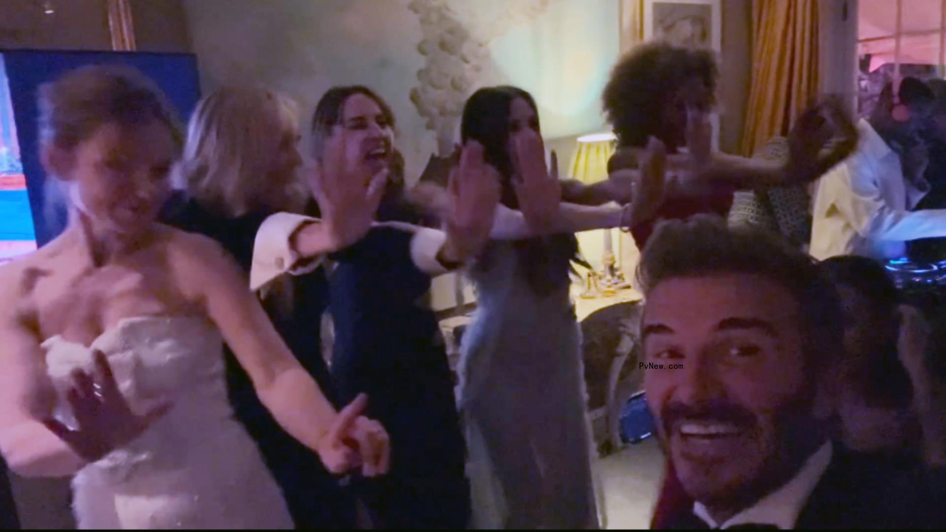 Melanie “Mel C” Chisholm, Emma Bunton, Geri Halliwell and Melanie “Mel B” Brown, Victoria Beckham performing