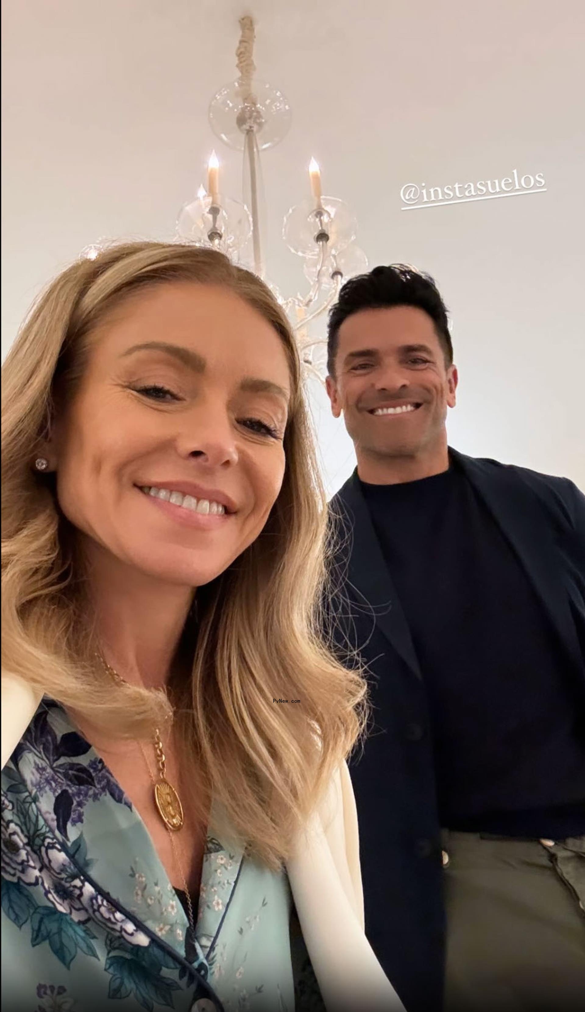 A selfie of Kelly Ripa and Mark Consuelos