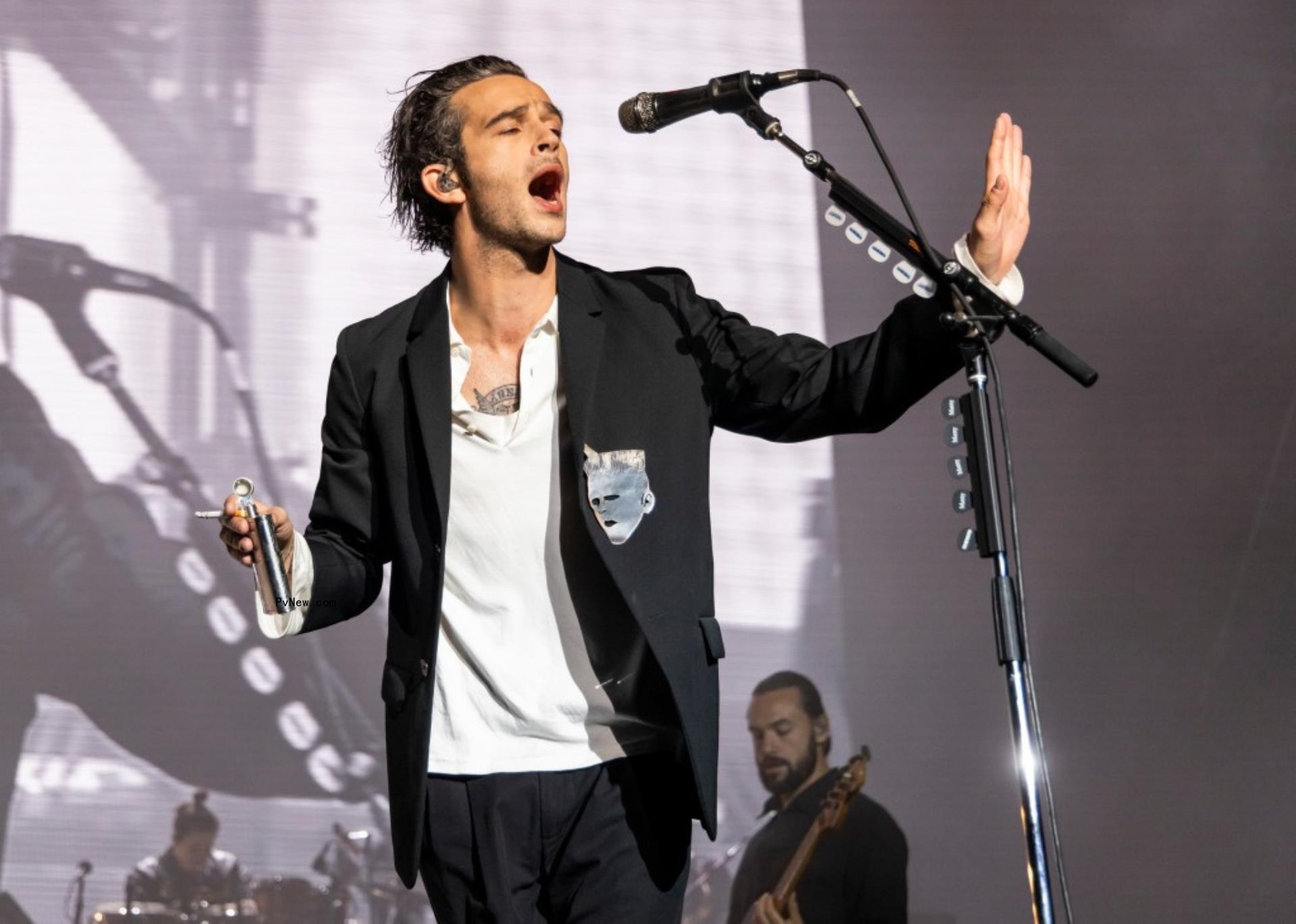 Matty Healy performing in 2023.