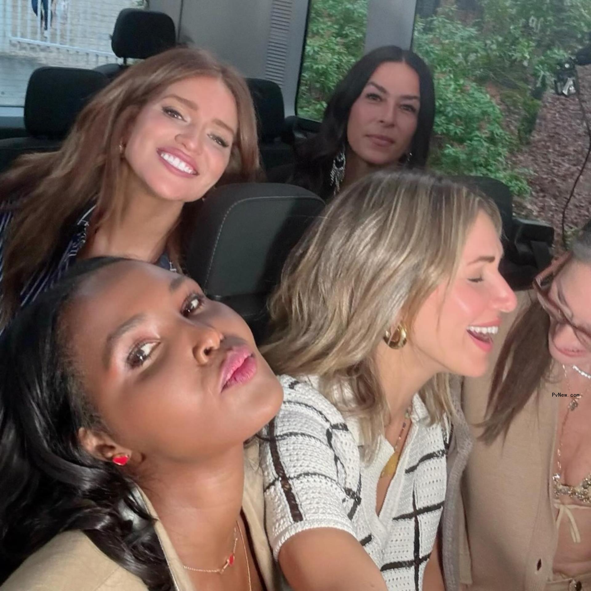 A selfie of Brynn Whitfield, Ubah Hassan, Erin Lichy, Jenna Lyons and Rebecca Minkoff.