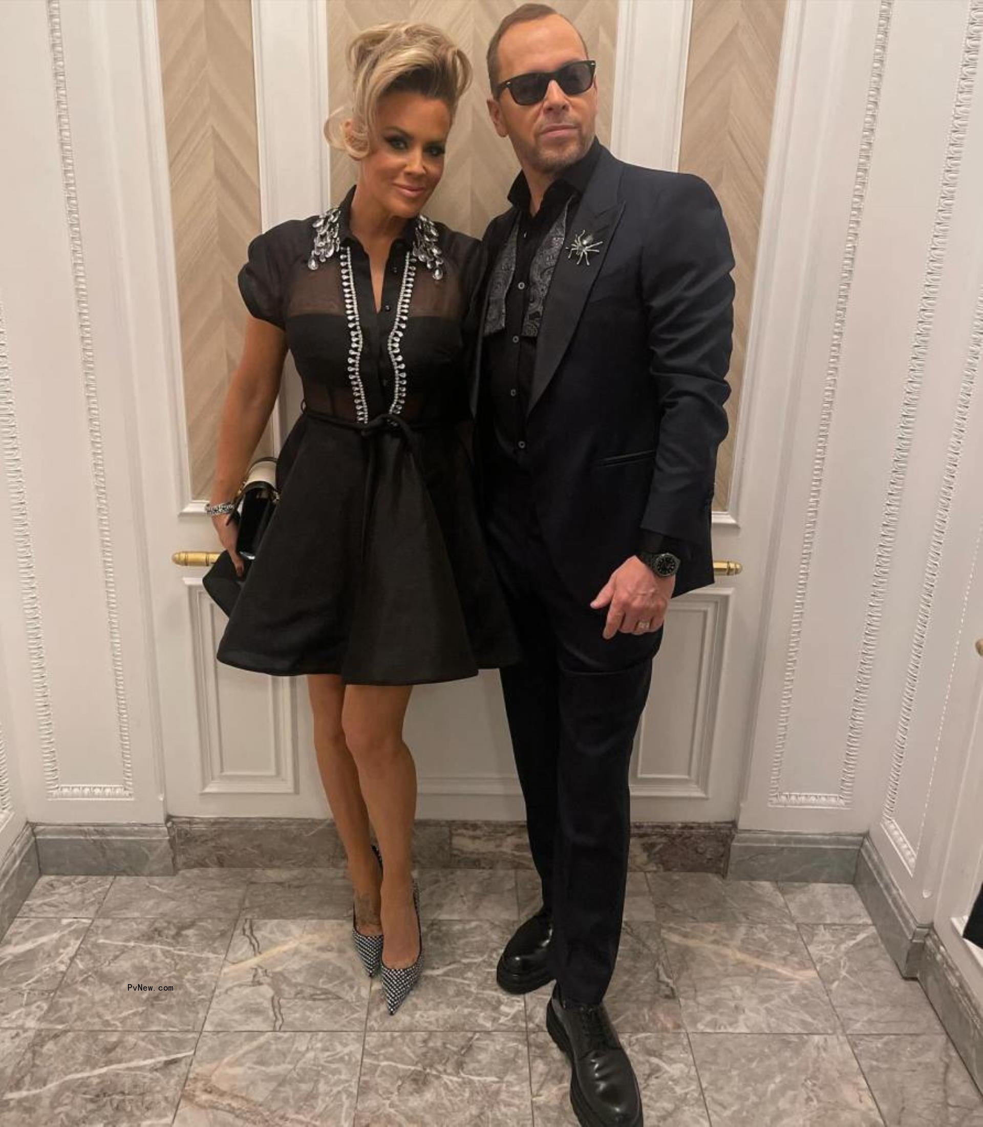 Jenny McCarthy and Do<i></i>nnie Wahlberg dressed in formal attire