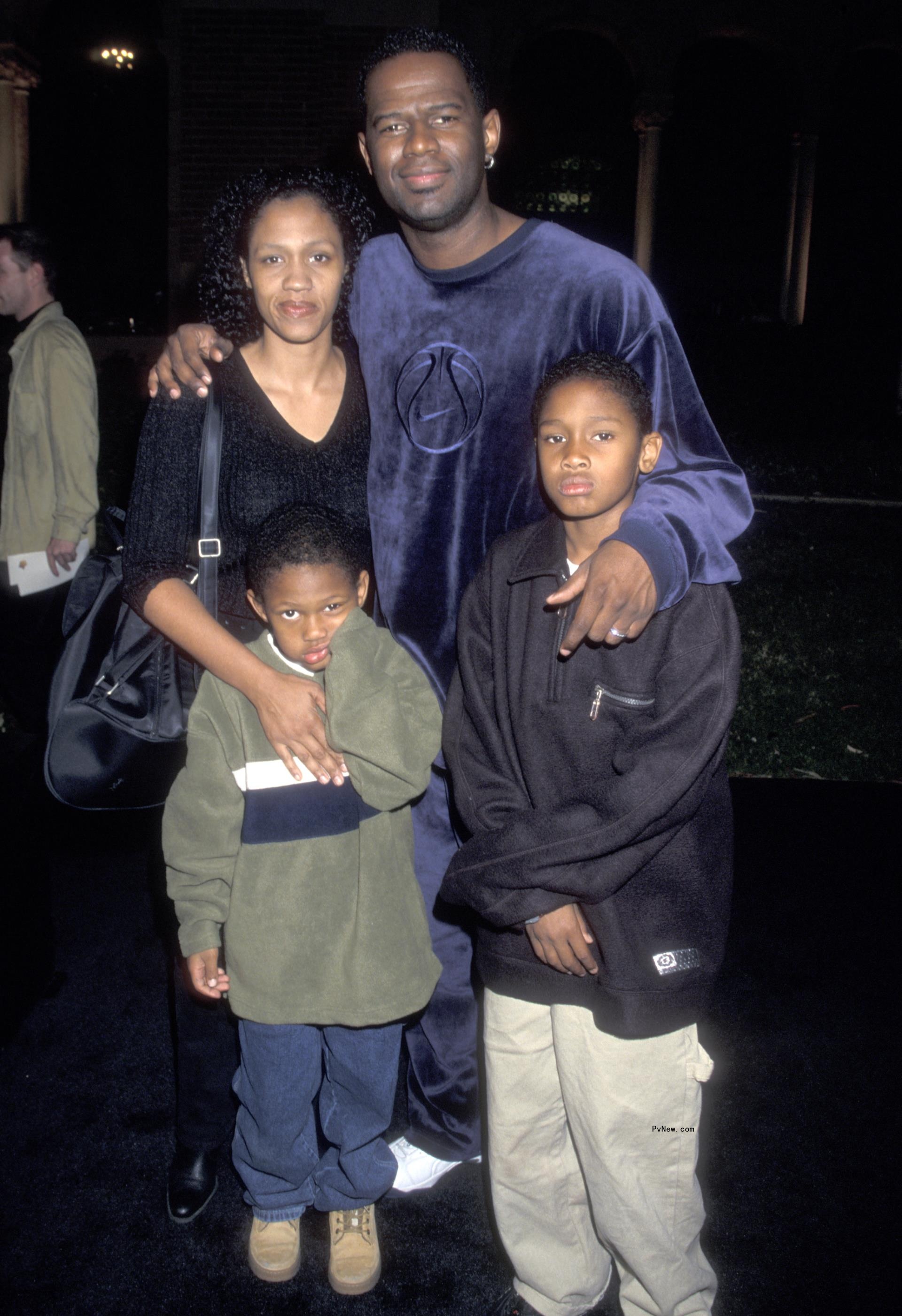 Brian McKnight, Julie McKnight, and their sons at a premiere in 1998.