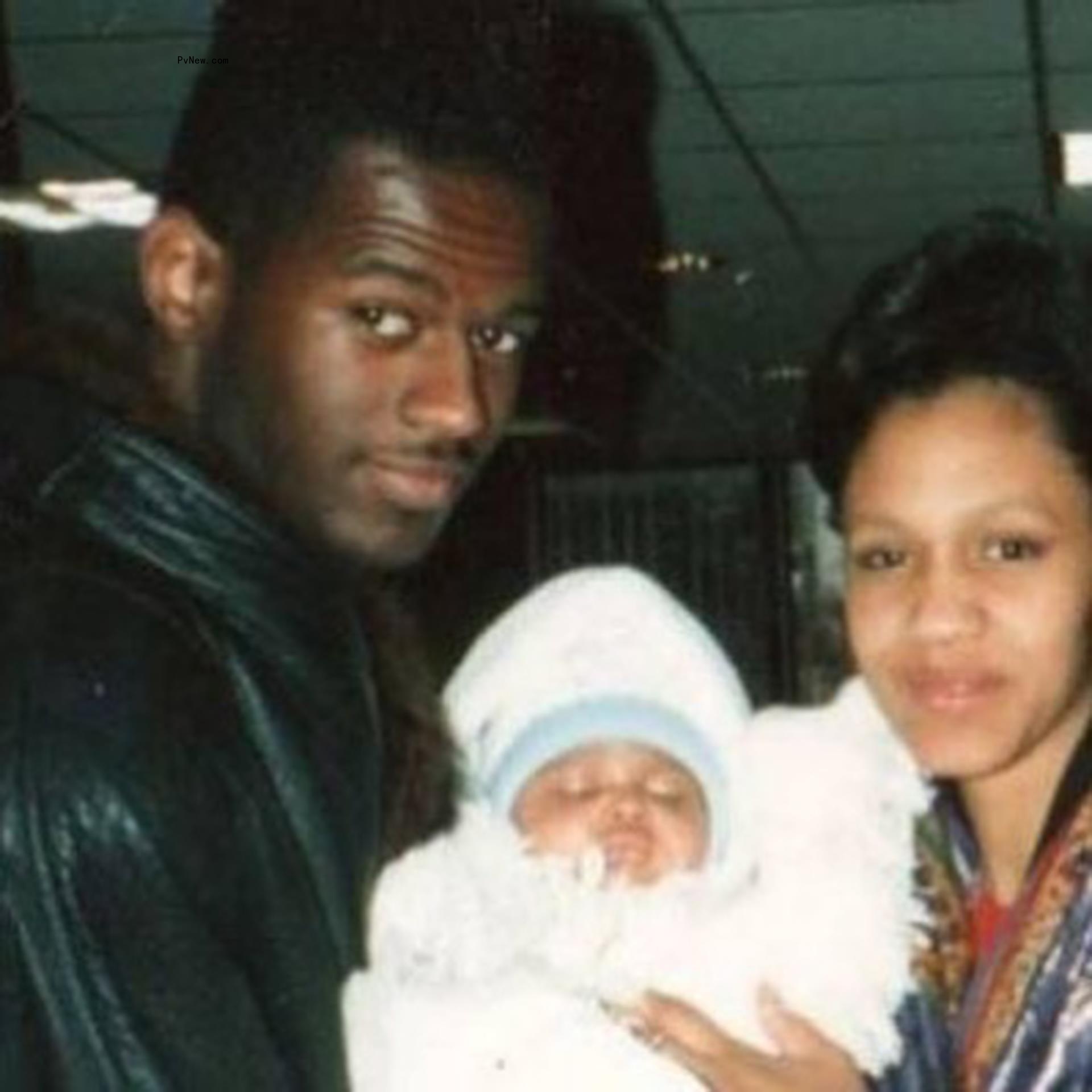 Brian McKnight on video.