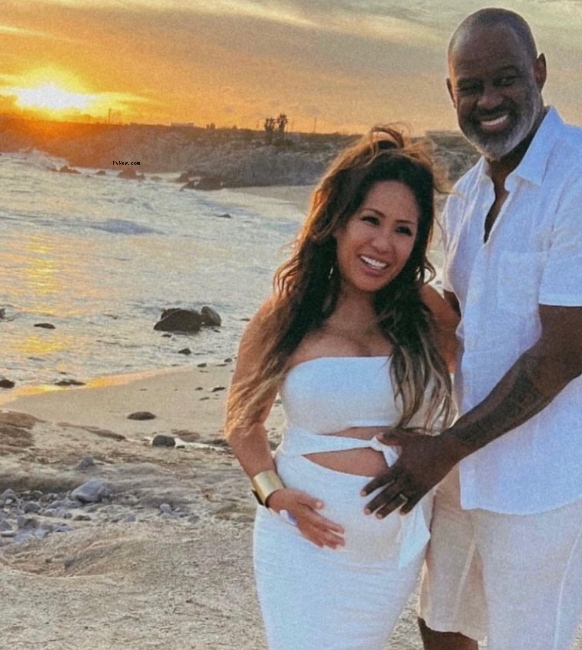 Brian McKnight and pregnant Leilani Mendoza at the beach.