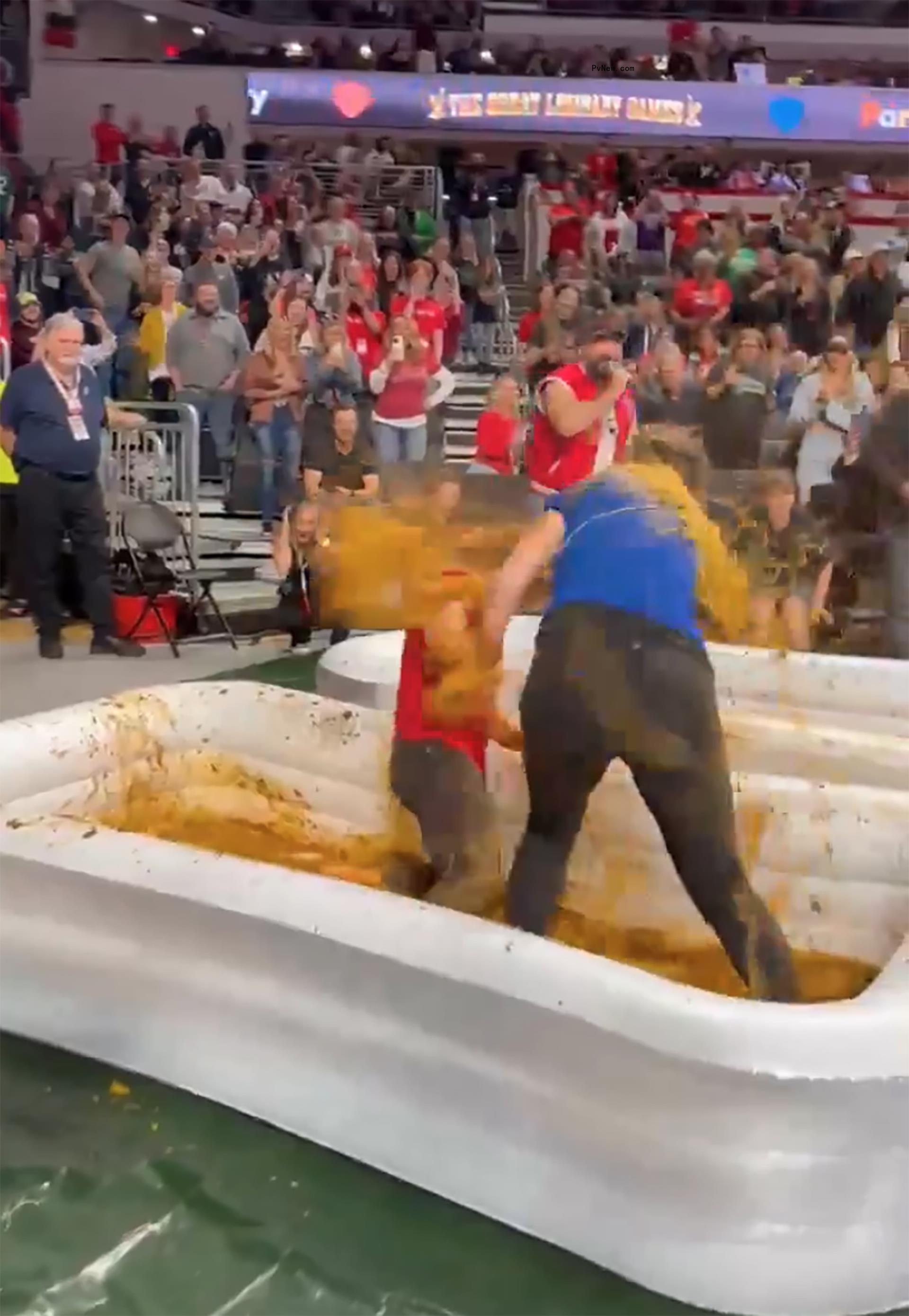 Co<i></i>ntestants in a vat of chili.