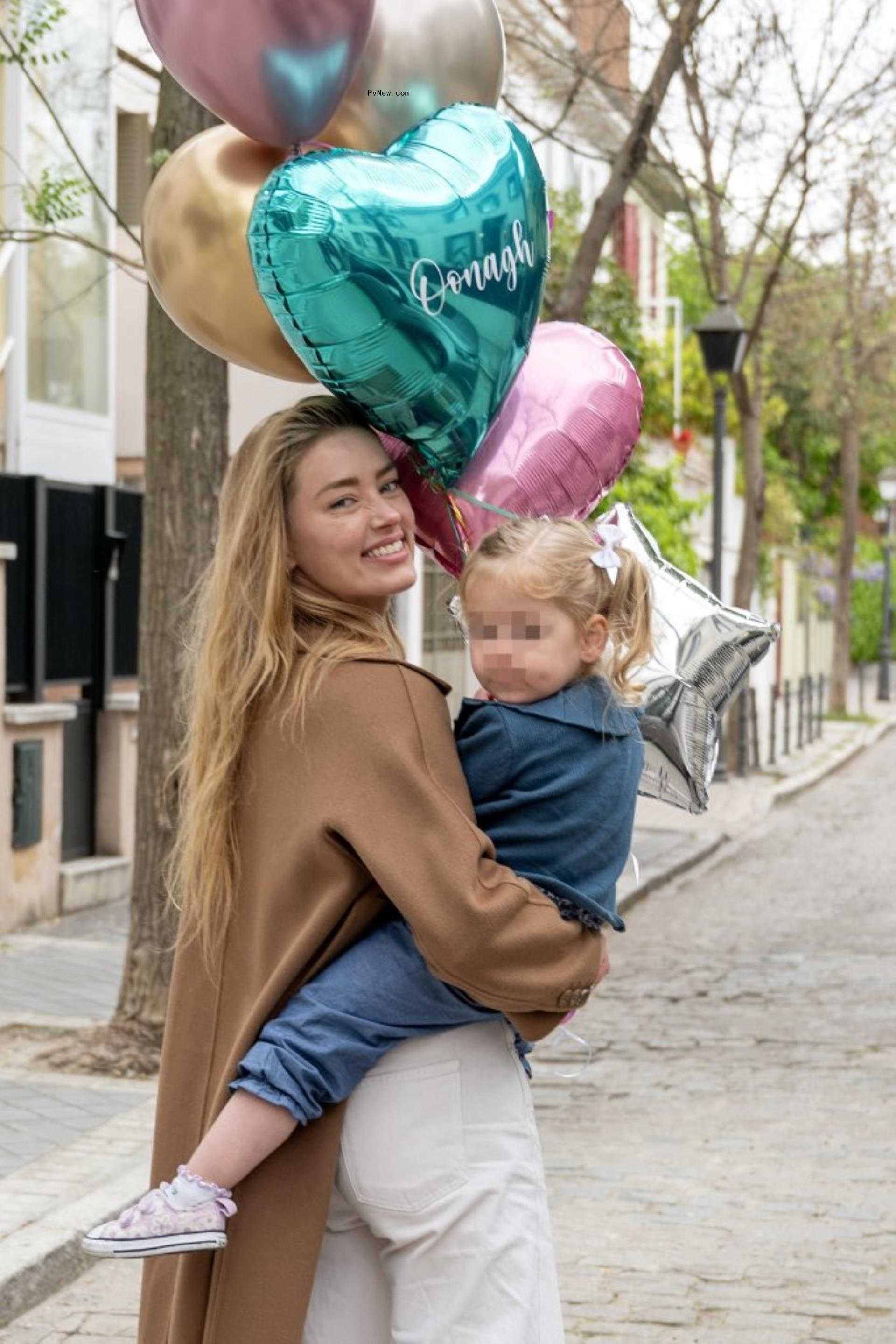 Amber Heard with her daughter Oonagh.