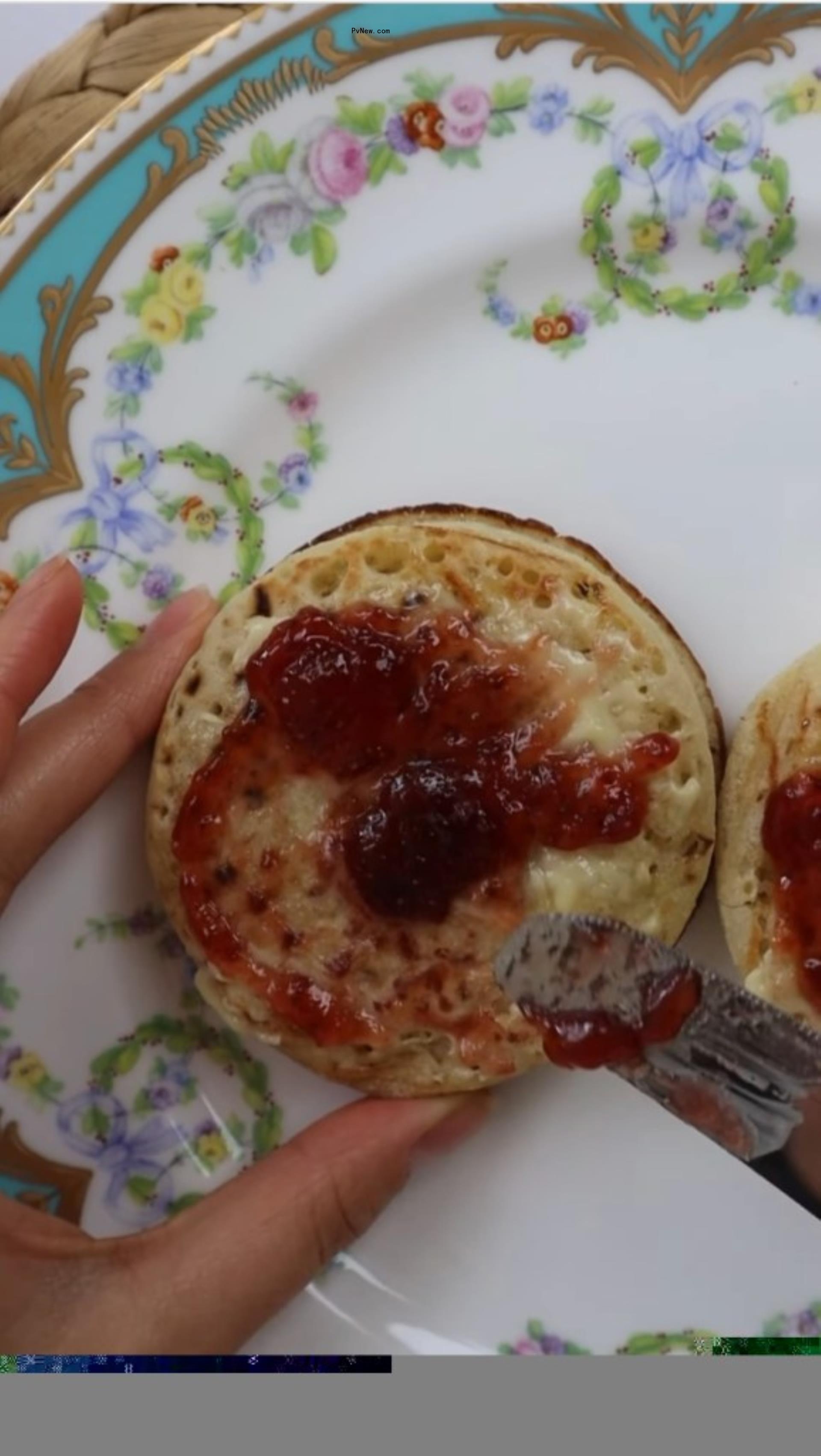 Meghan Markle and Prince Harry kissing.