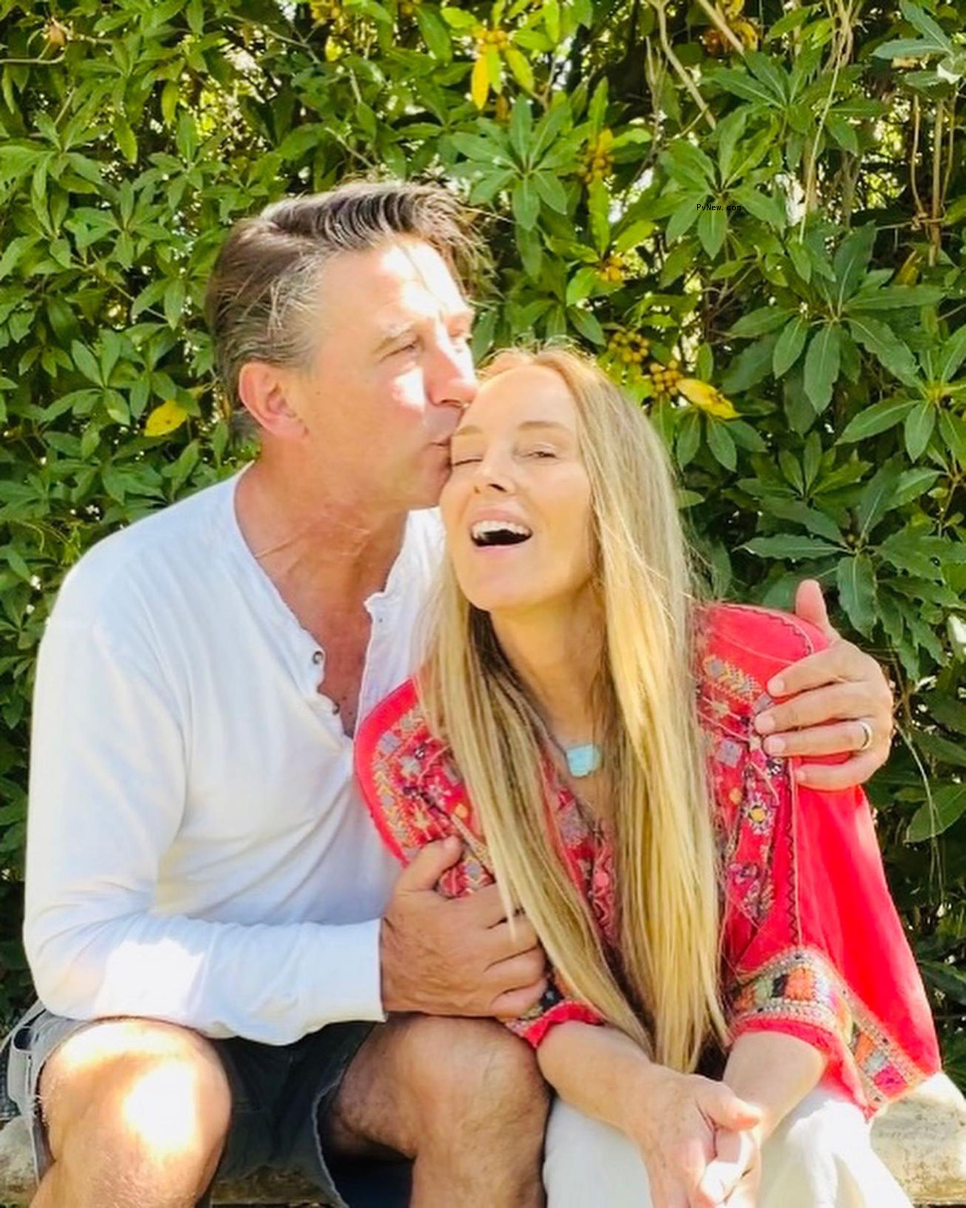 billy baldwin kissing wife Chynna phillips on the head