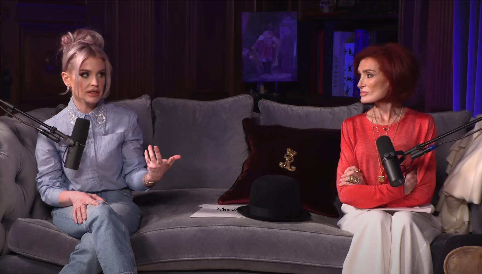 Kelly Osbourne and Sharon Osbourne sitting together