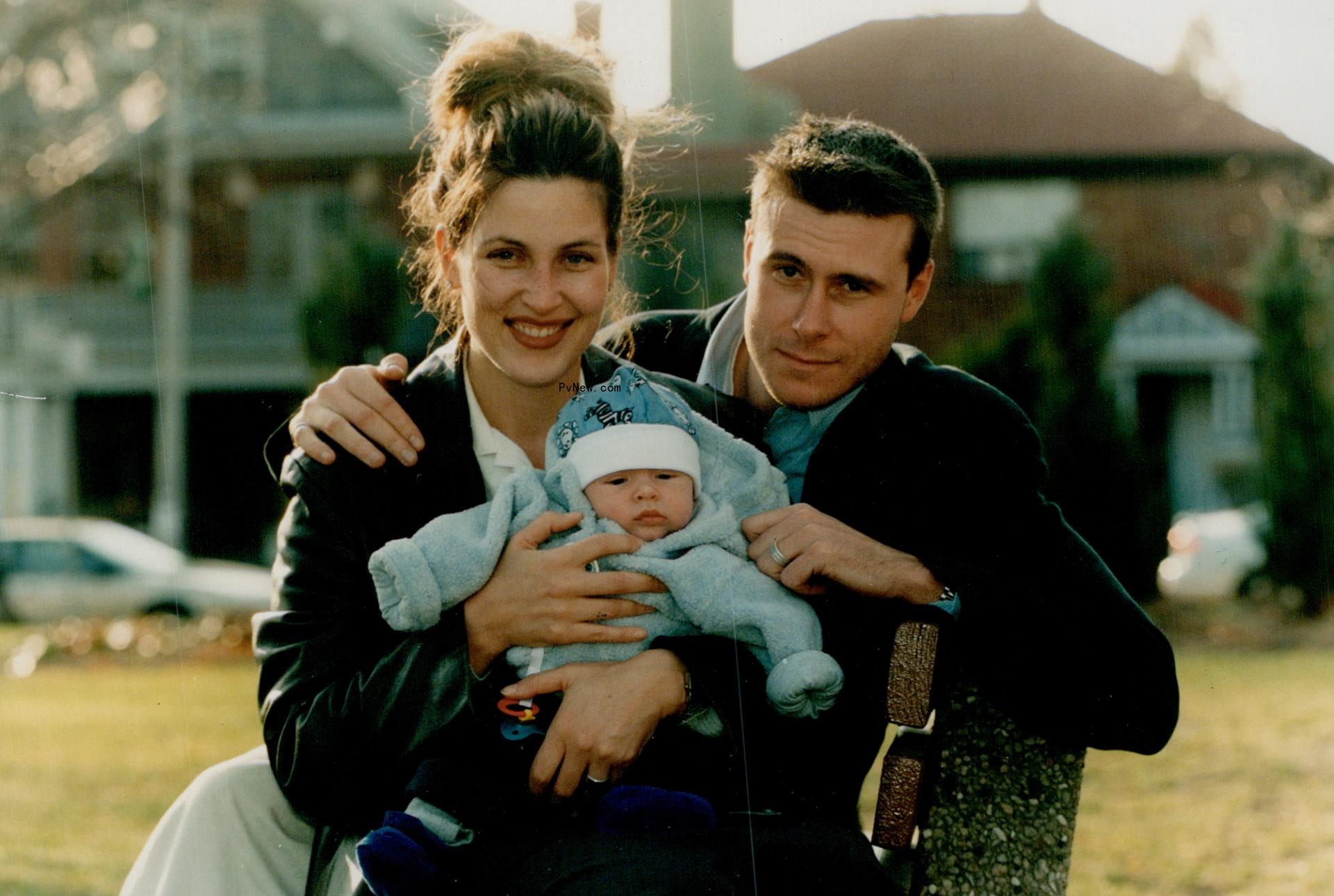 A throwback photo of Mary Jo Eustace and Dean McDermott with their son