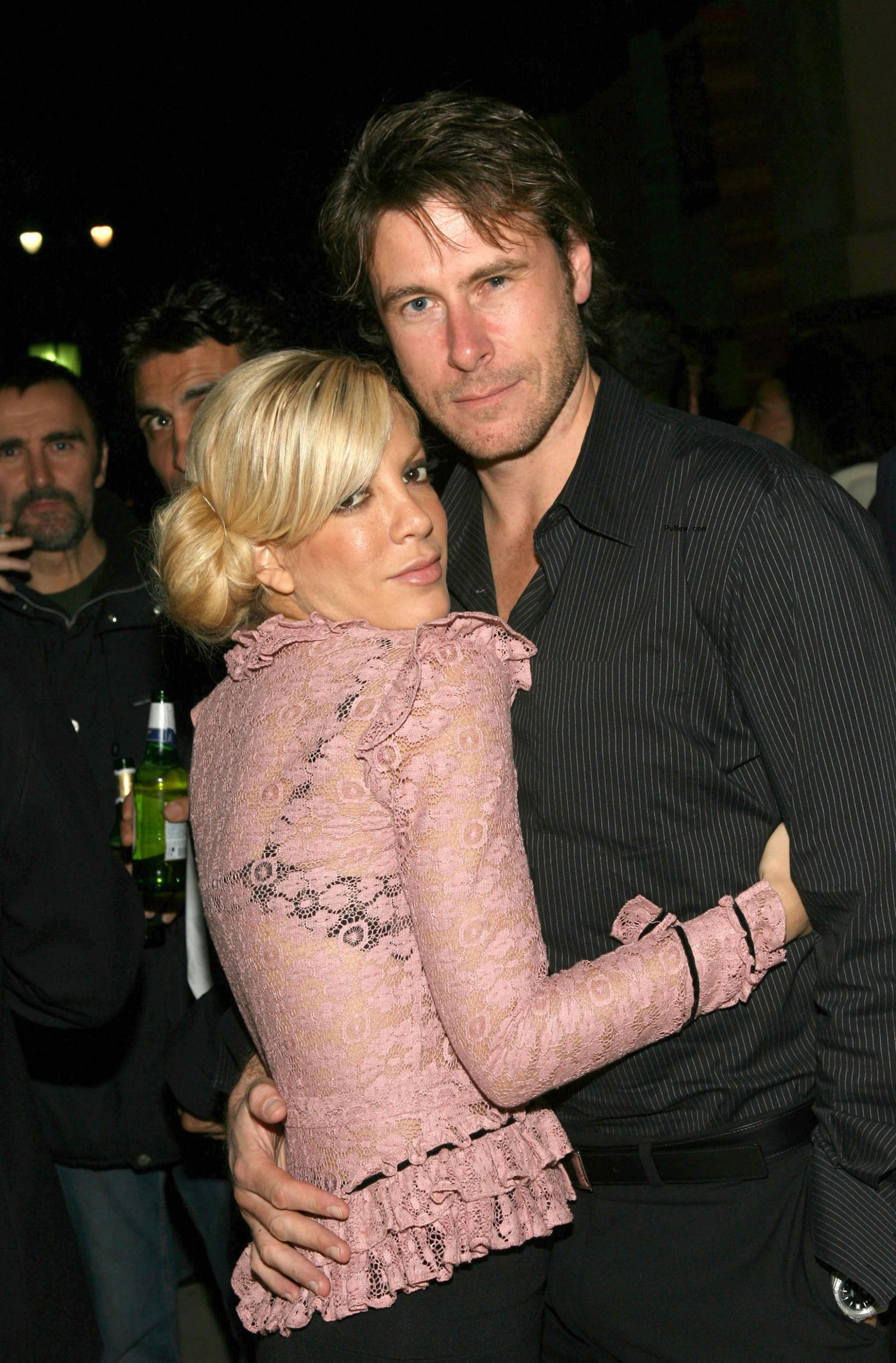 Tori Spelling and Dean McDermott holding each other