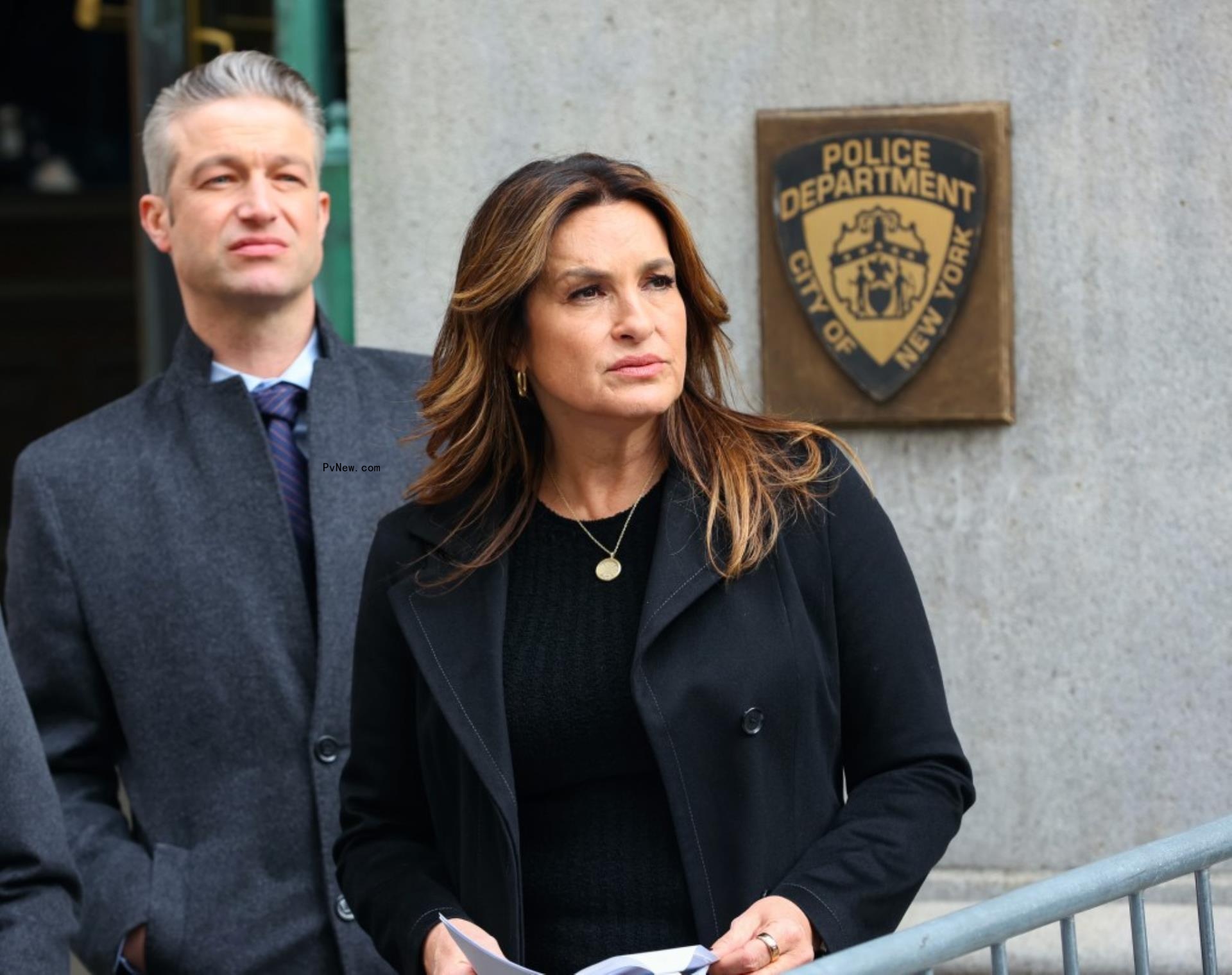 Mariska Hargitay filming