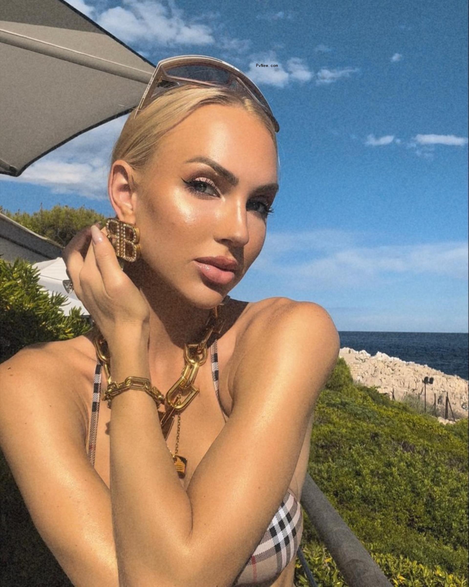 Christine Quinn selfie