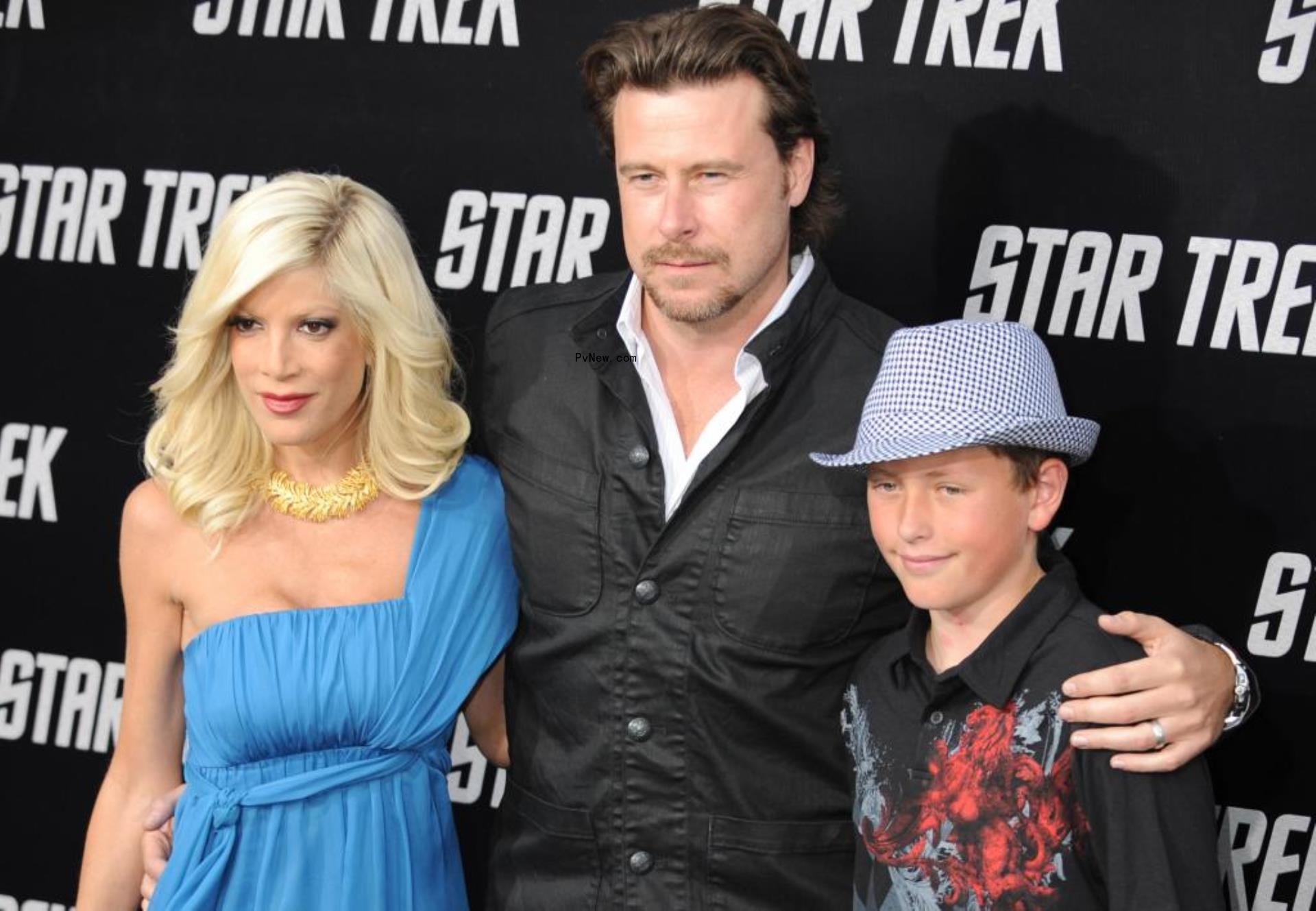 Dean McDermott and son Jack McDermott in 2009 with Tori Spelling