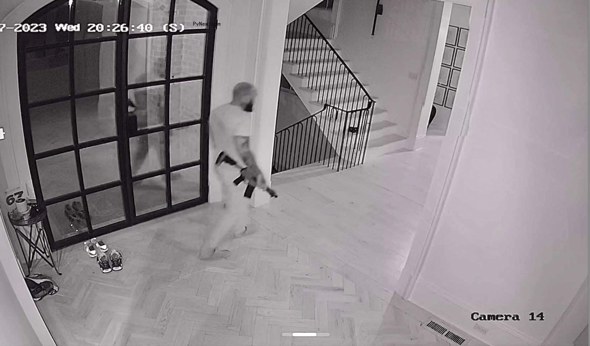 Jeezy walking around with a gun.