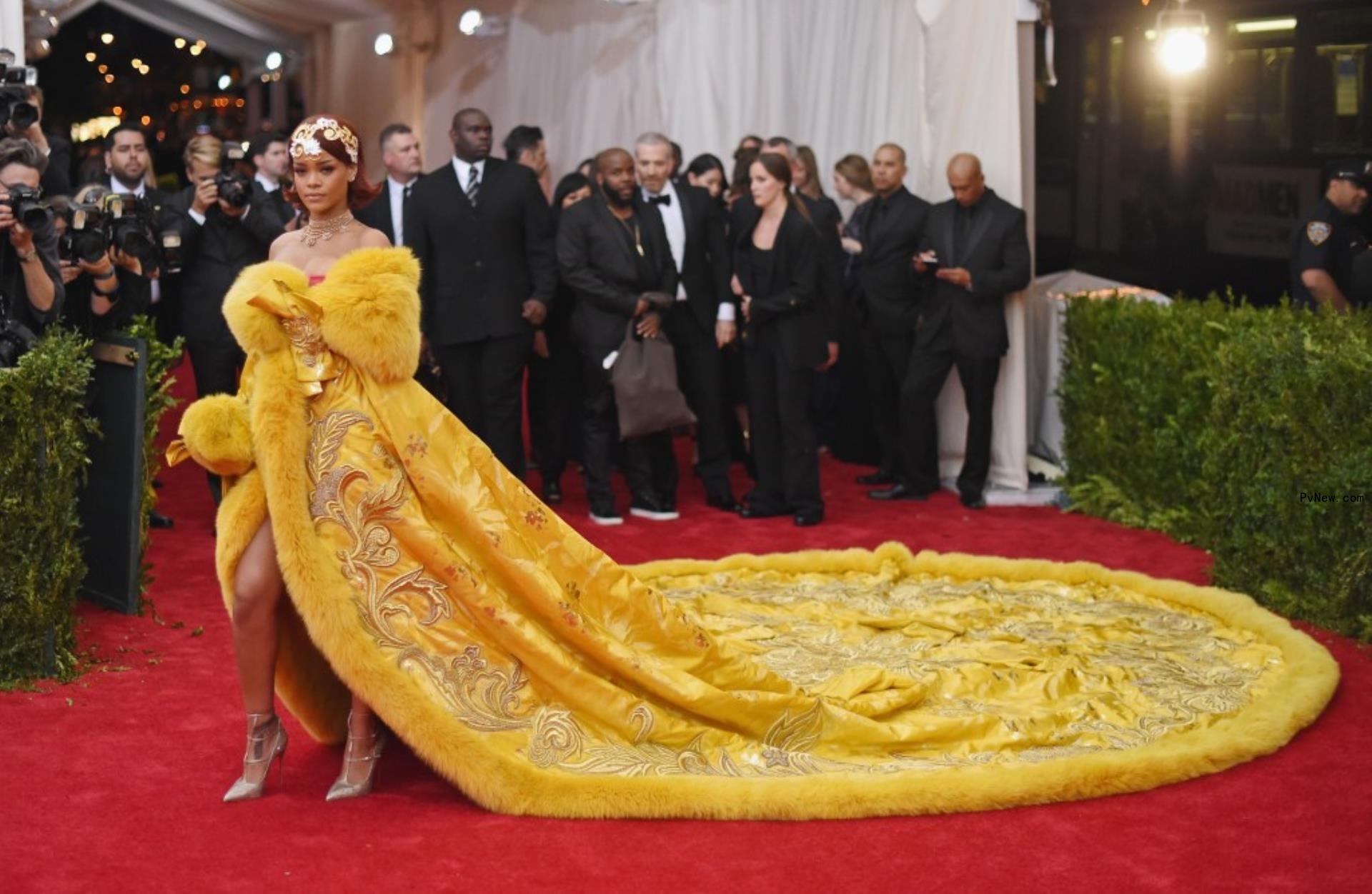 Rihanna Met Gala 2015