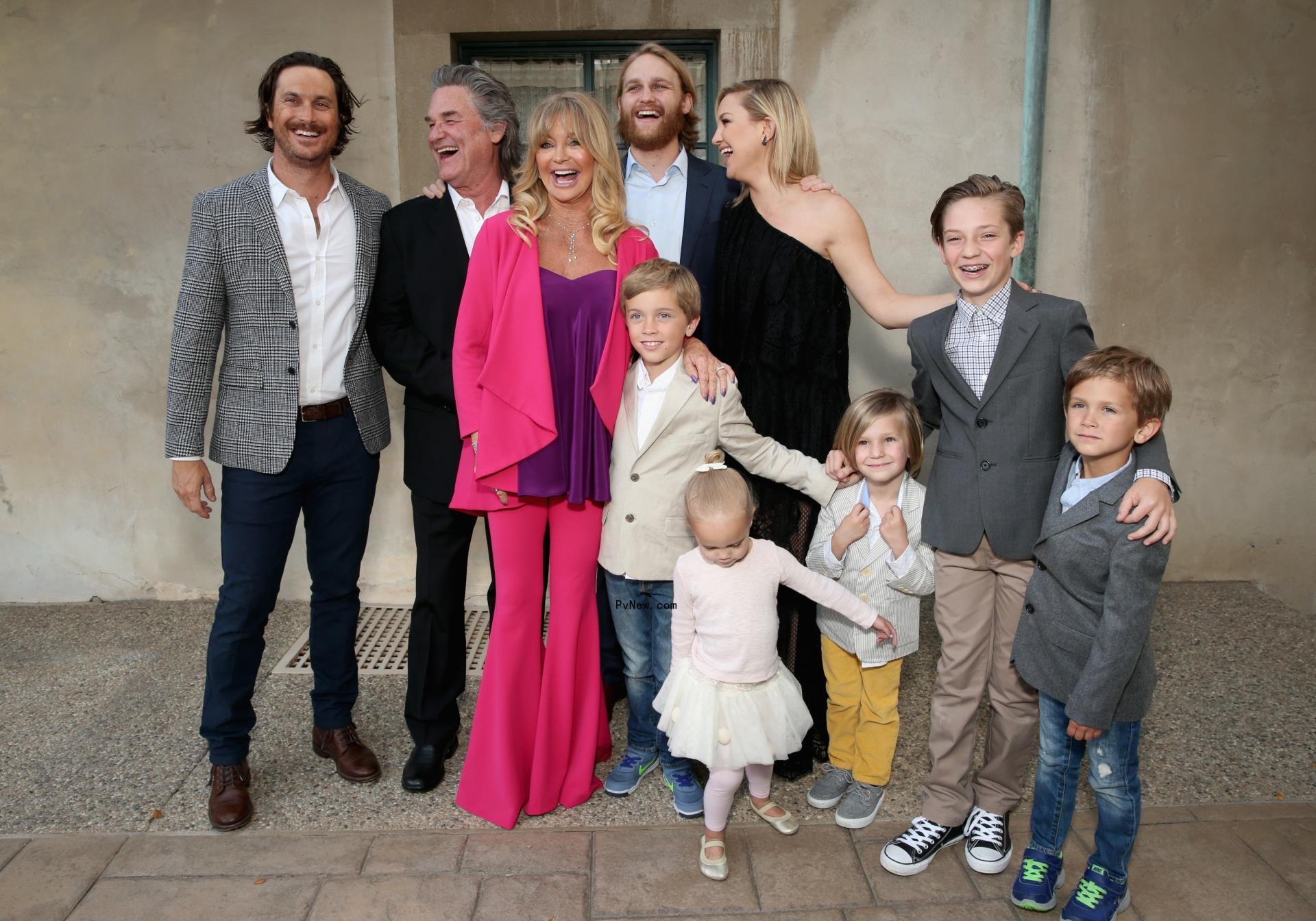 OLiver Hudson, Kurt Russell, Goldie Hawn, Wyatt Russell, Kate Hudson and kids