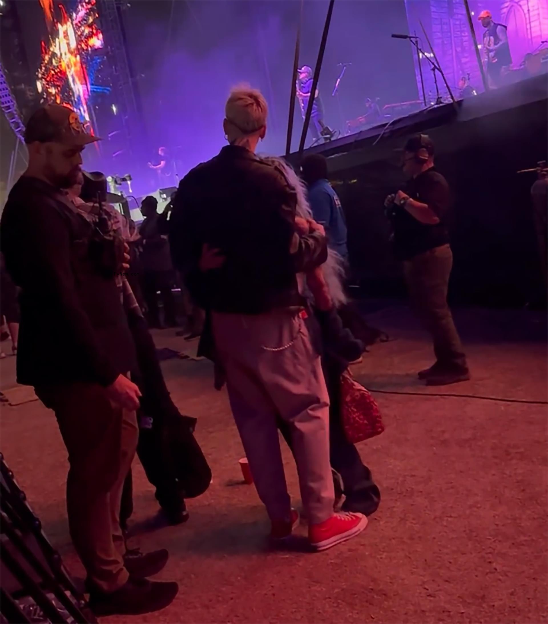 machine gun kelly dancing with megan fox