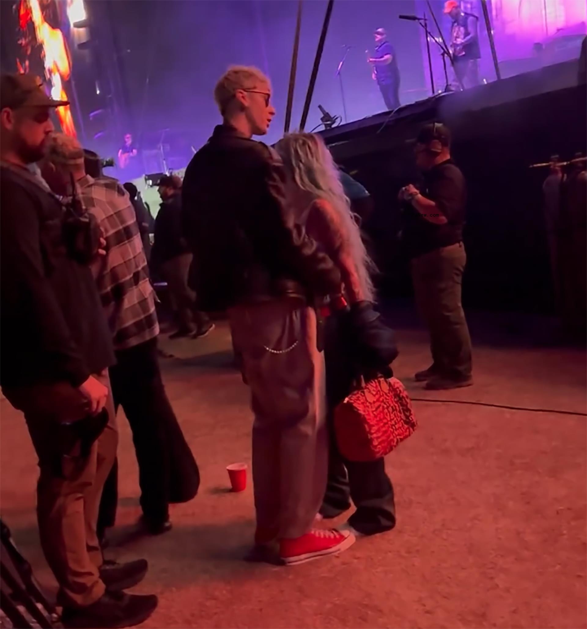 machine gun kelly and megan fox slow dancing