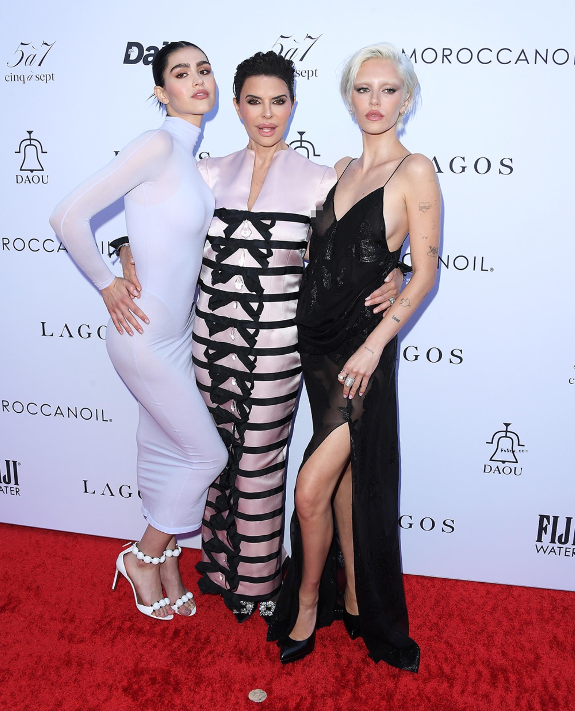 Amelia Gray, Lisa Rinna, Delilah Belle posing for a photo