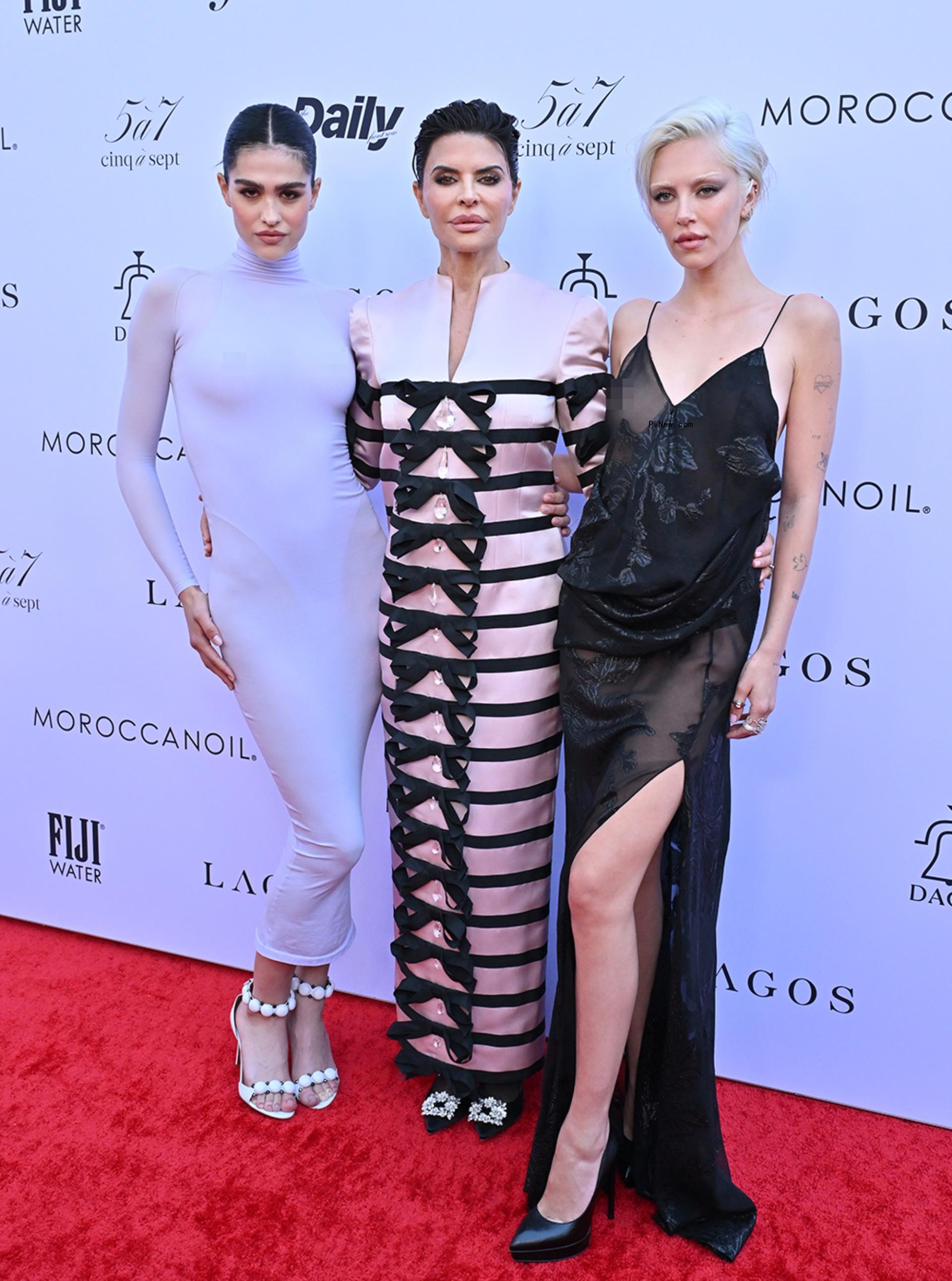 Amelia Gray, Lisa Rinna and Delilah Belle posing for a photo