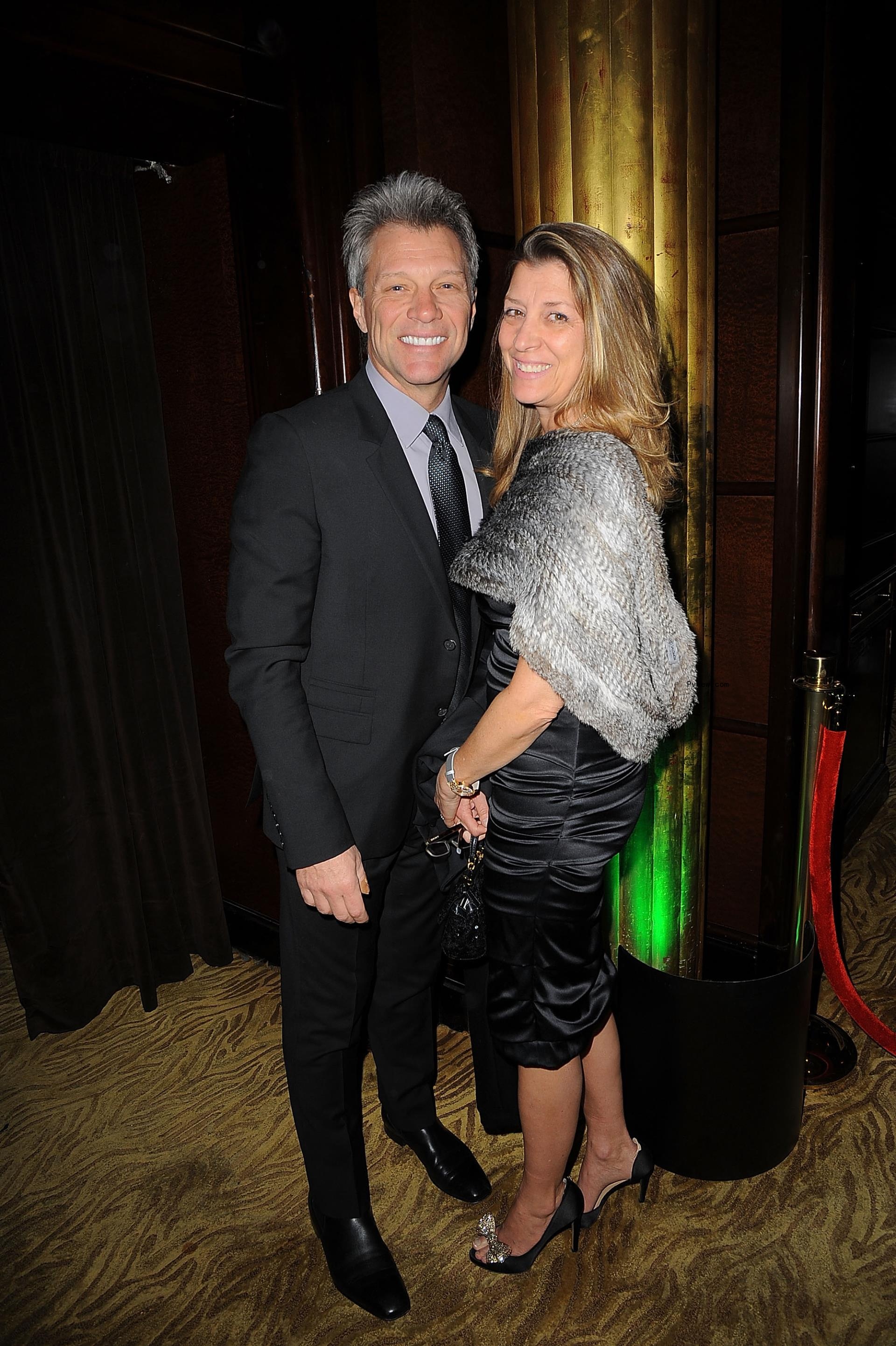 Jon Bon Jovi and Dorothea Bon Jovi posing together 