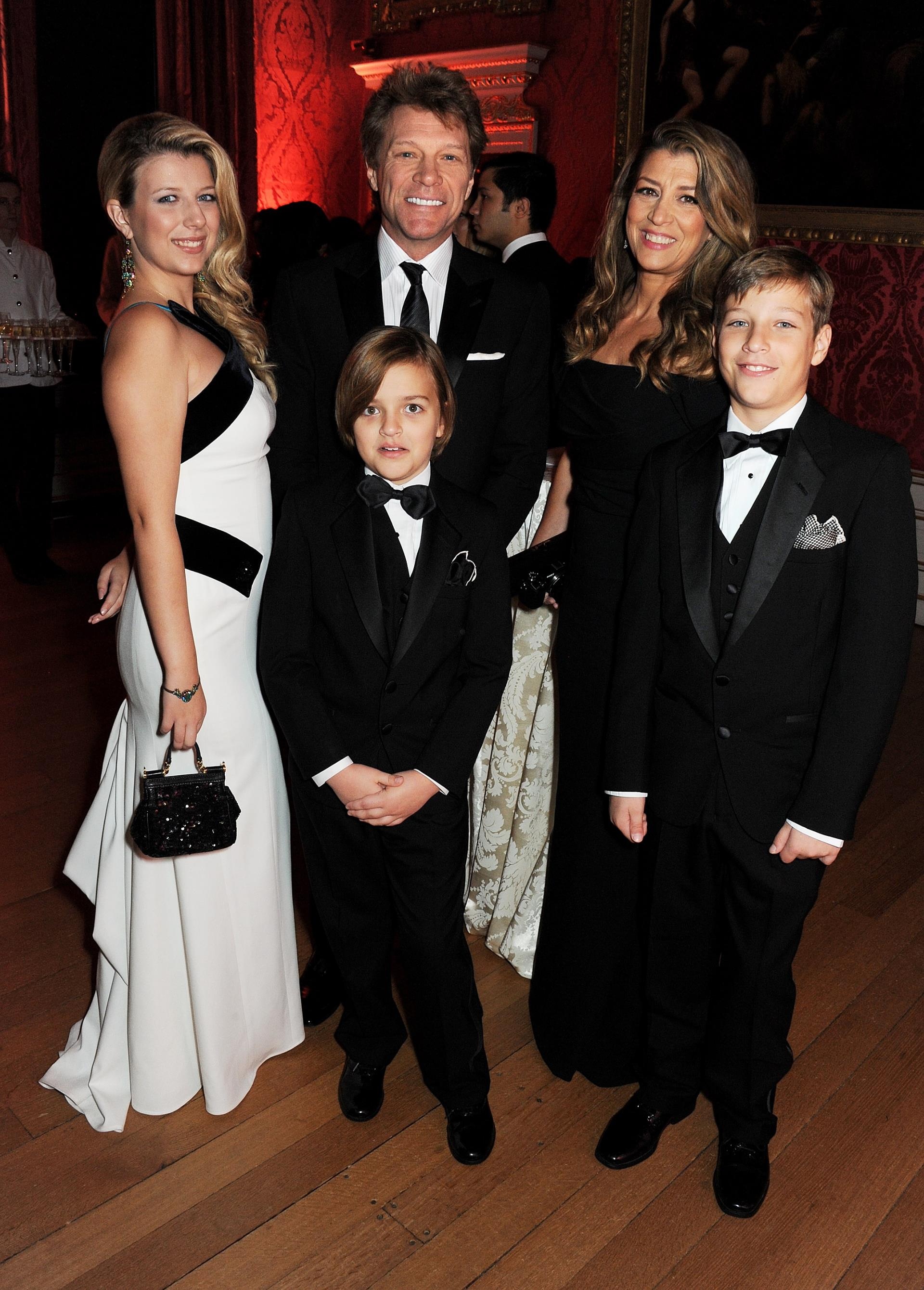 Stephanie Rose Bongiovi, Jon Bon Jovi, Romeo Bongiovi, Dorothea Hurley and Jacob Bo<i></i>ngiovi posing together