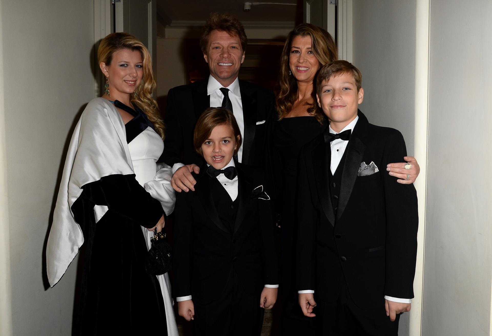 Stephanie Rose Bongiovi, Jon Bon Jovi, Romeo Bongiovi, Dorothea Hurley and Jacob Bo<i></i>ngiovi posing for a photo together 