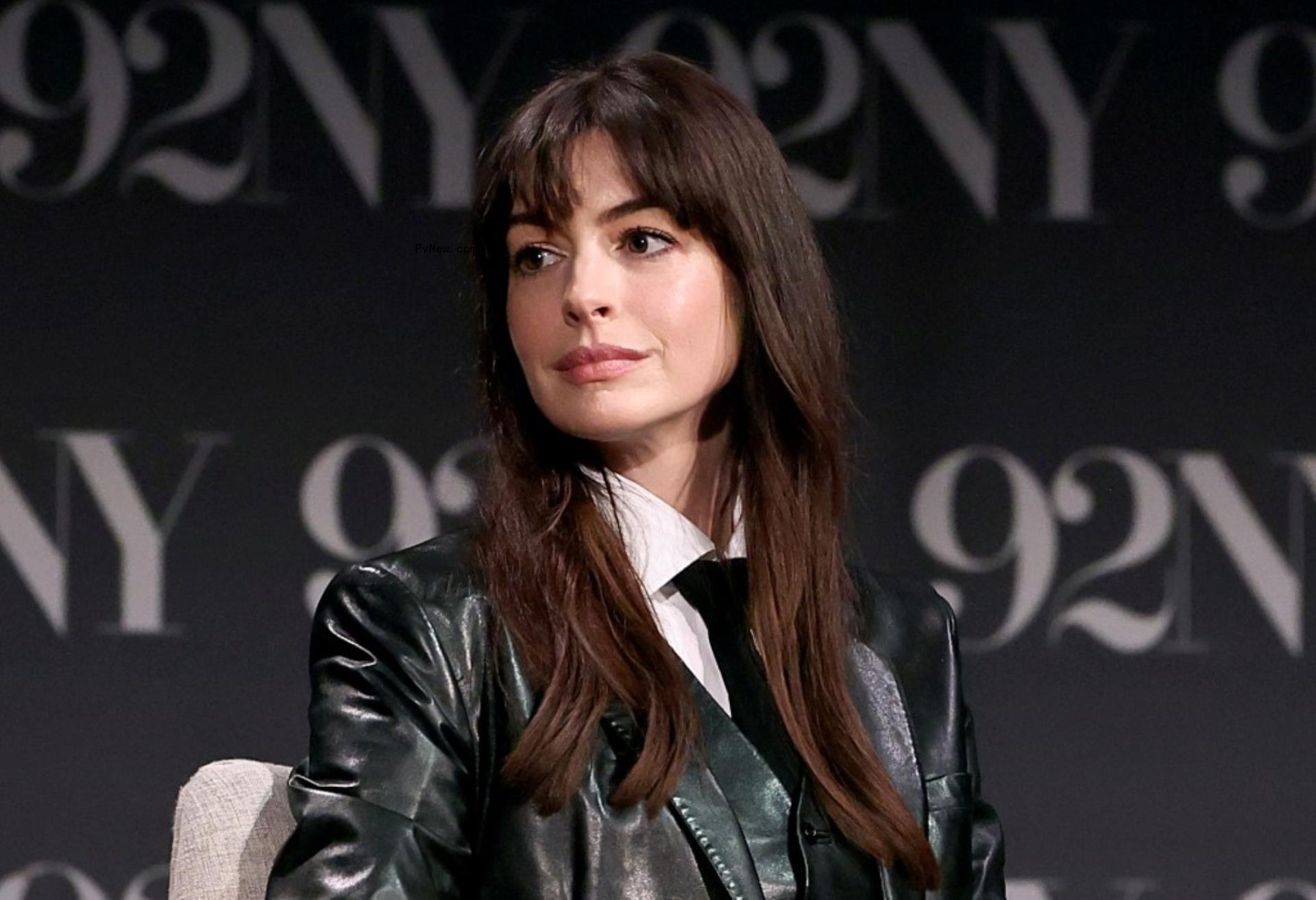 Anne Hathaway in a panel. 