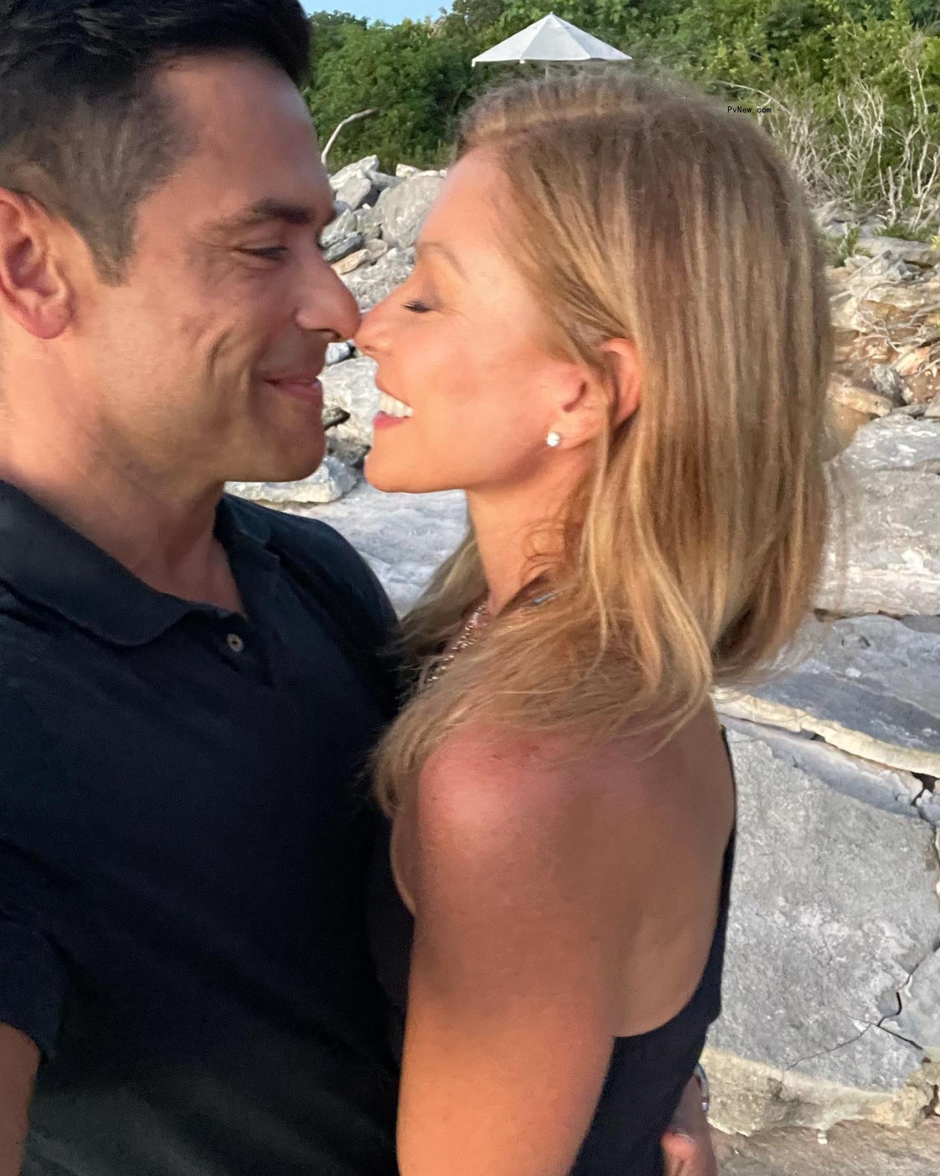 Kelly Ripa wants Mark Co<i></i>nsuelos PDA