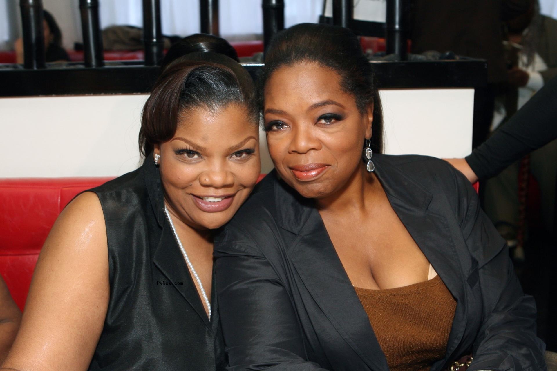 Mo'Nique and Oprah Winfrey in 2010.