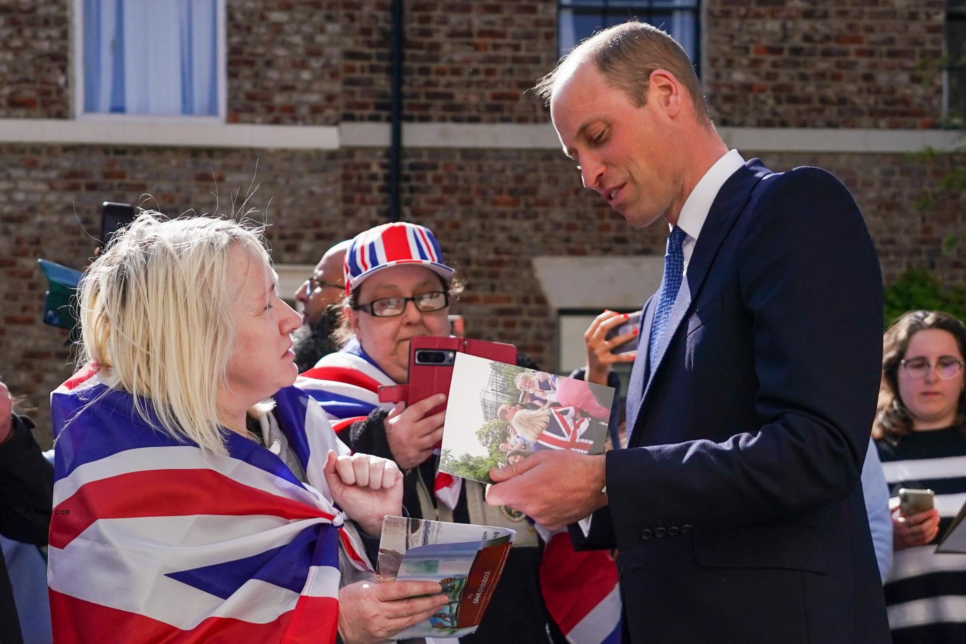 Prince Wiliam speaking to a fan.