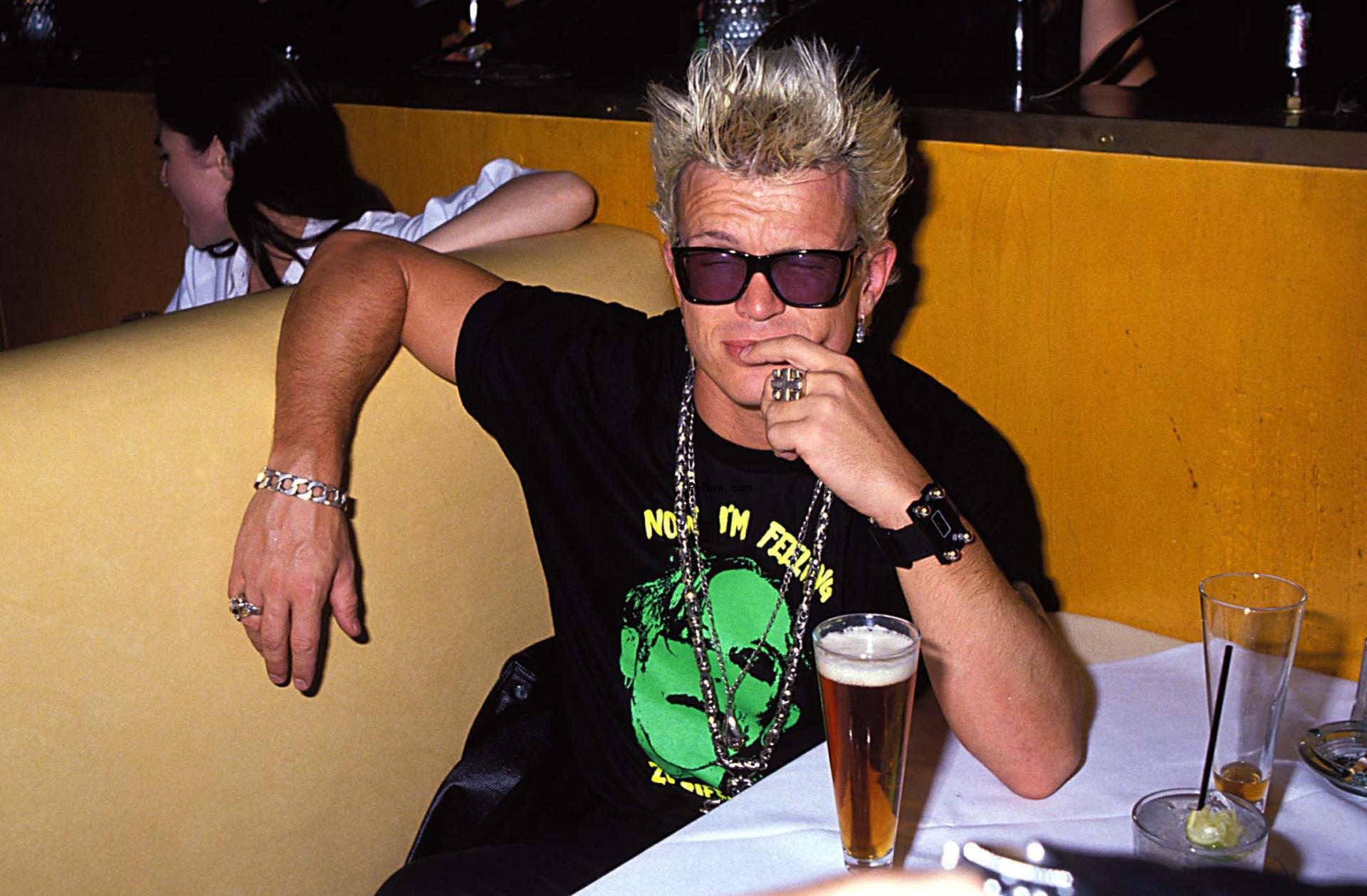 Billy Idol sitting drinking a beer in 1991