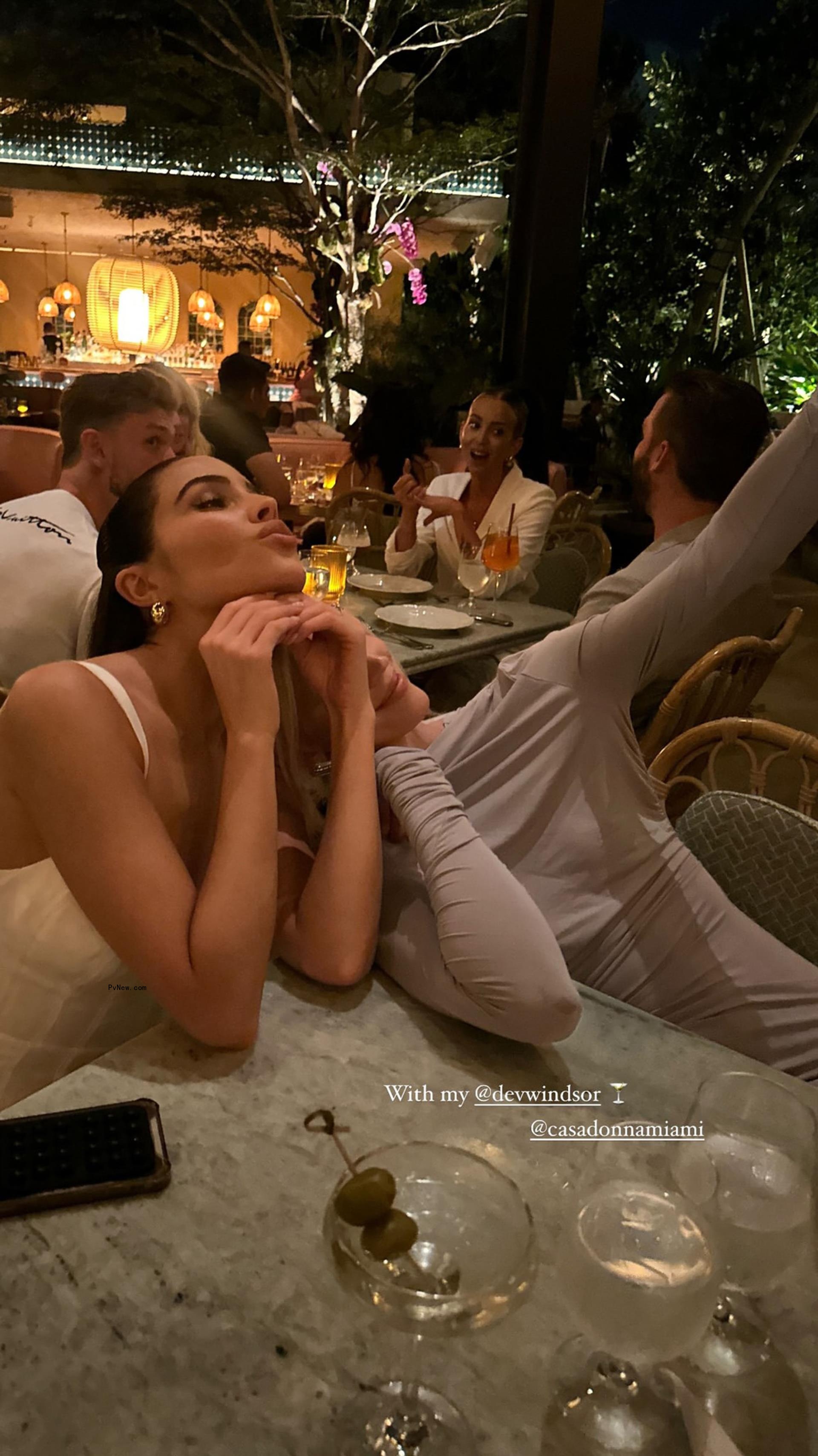 olivia culpo and devon windsor taking selfies