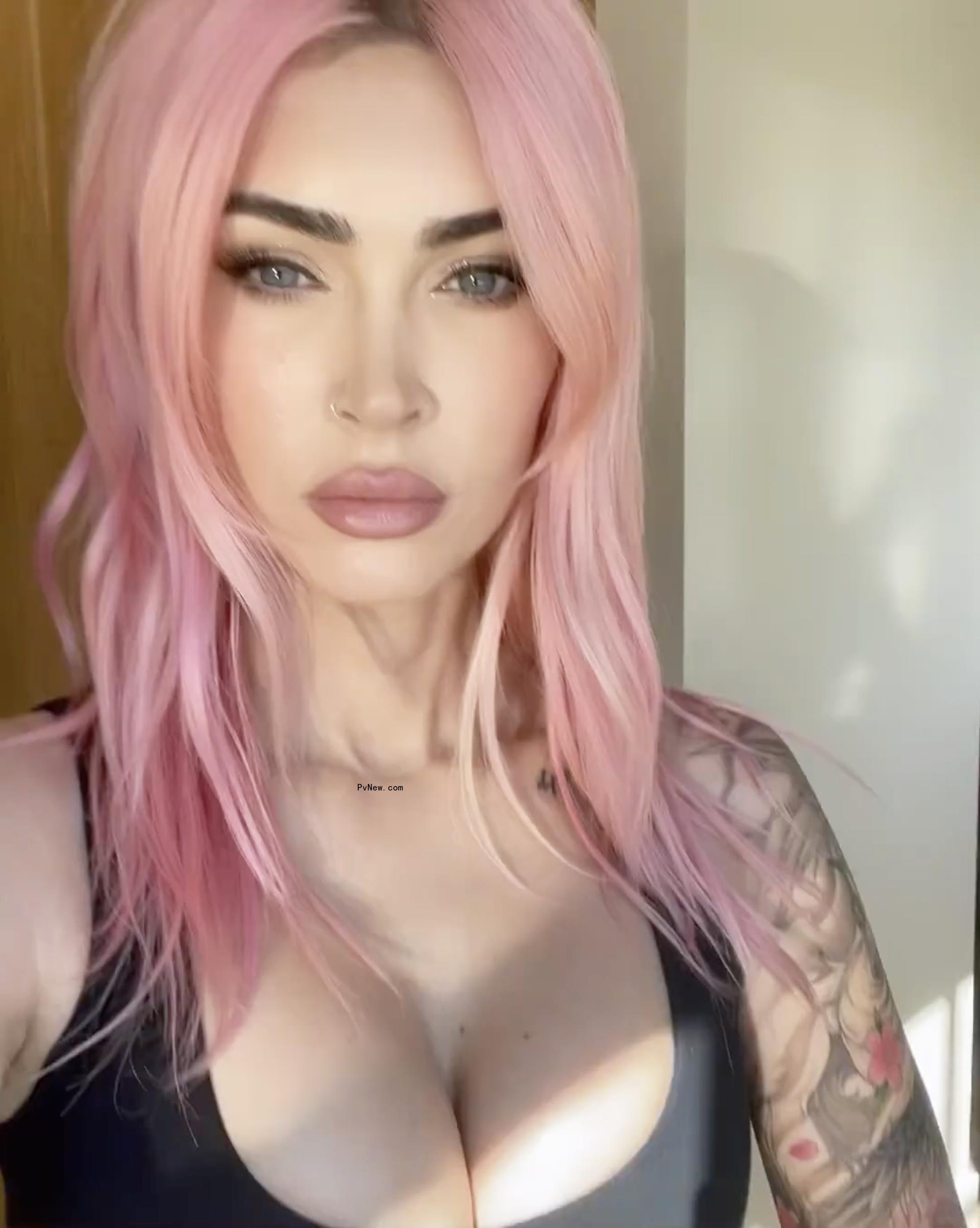 Megan Fox switches up colorful locks for short brunette bob