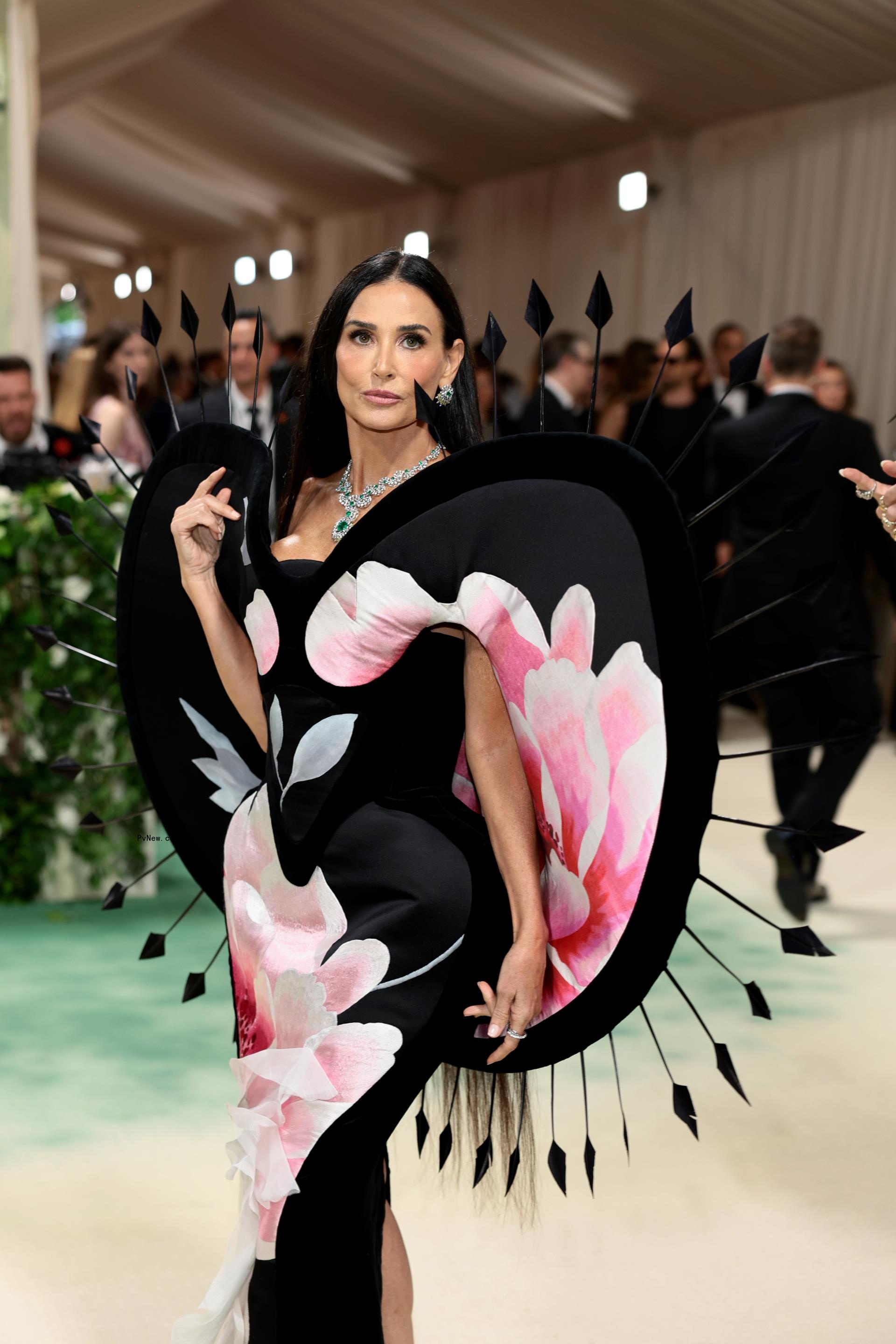 Demi Moore met gala red carpet